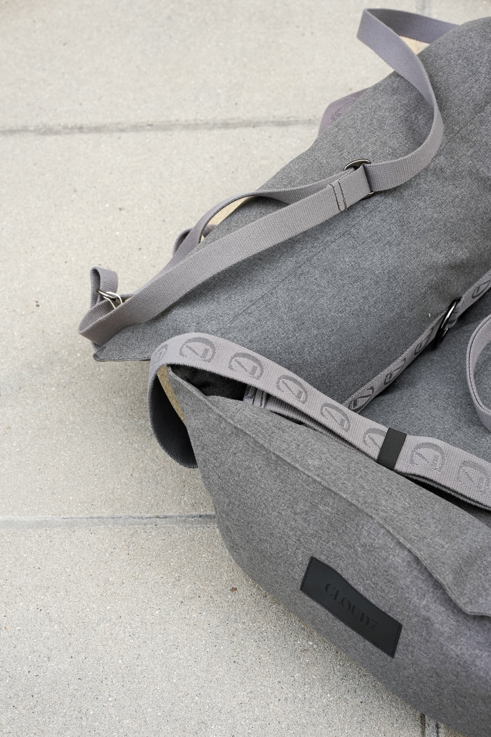 Cloud7 Hundeautositz Getaway Light Graphite Reisebett für Hunde waschbar