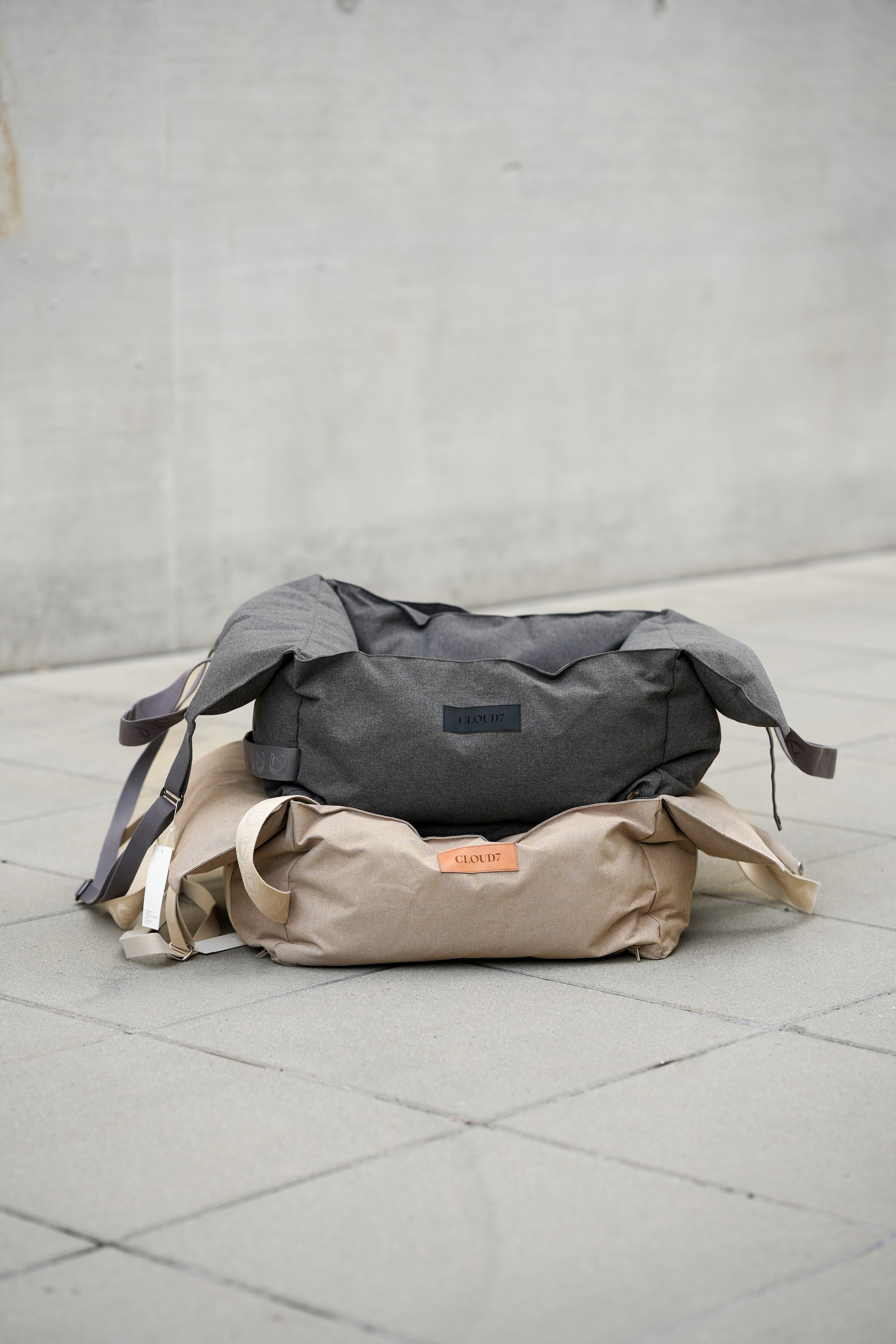 Cloud7 Hundeautositz Getaway Sand Light Graphite Autositz für Hunde