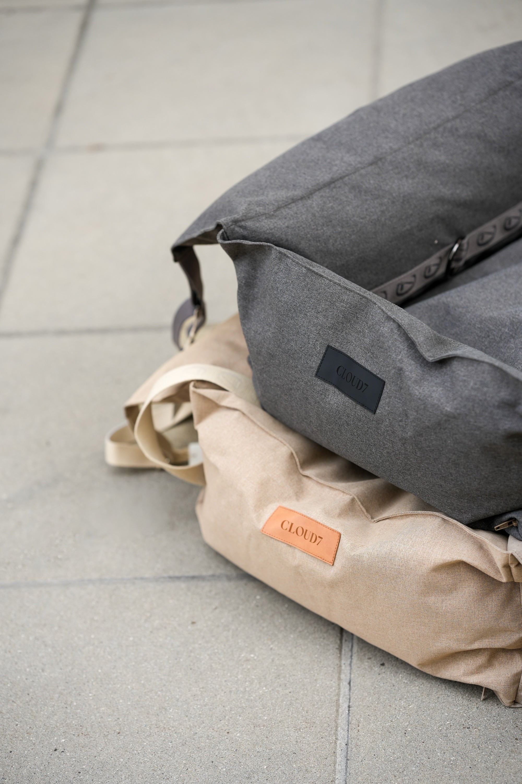 Cloud7 Hundeautositz Getaway Sand Light Graphite Autositz für Hunde Hundeautositz