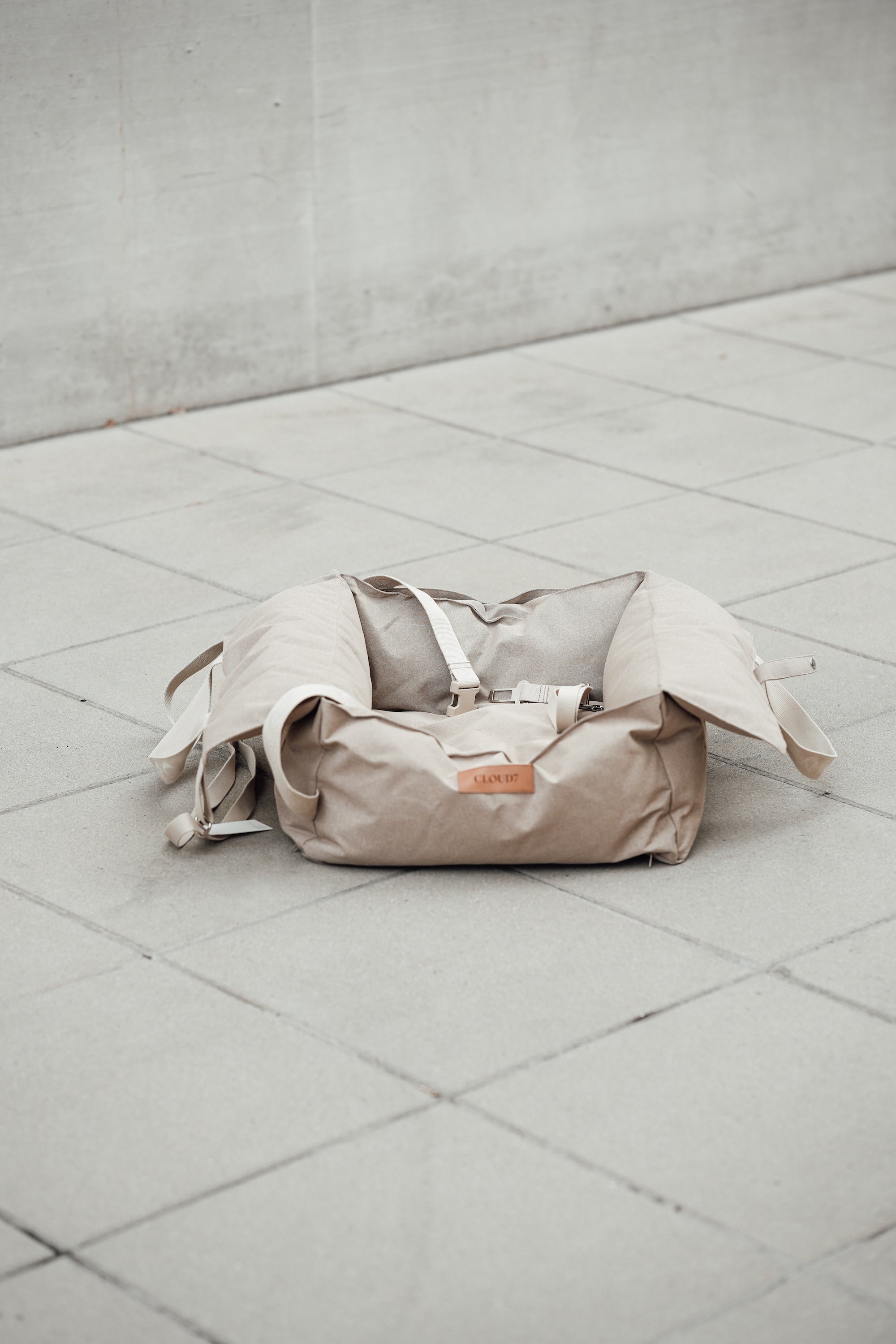 Cloud7 Hundeautositz Getaway Sand Autofahren mit Hund Autositz