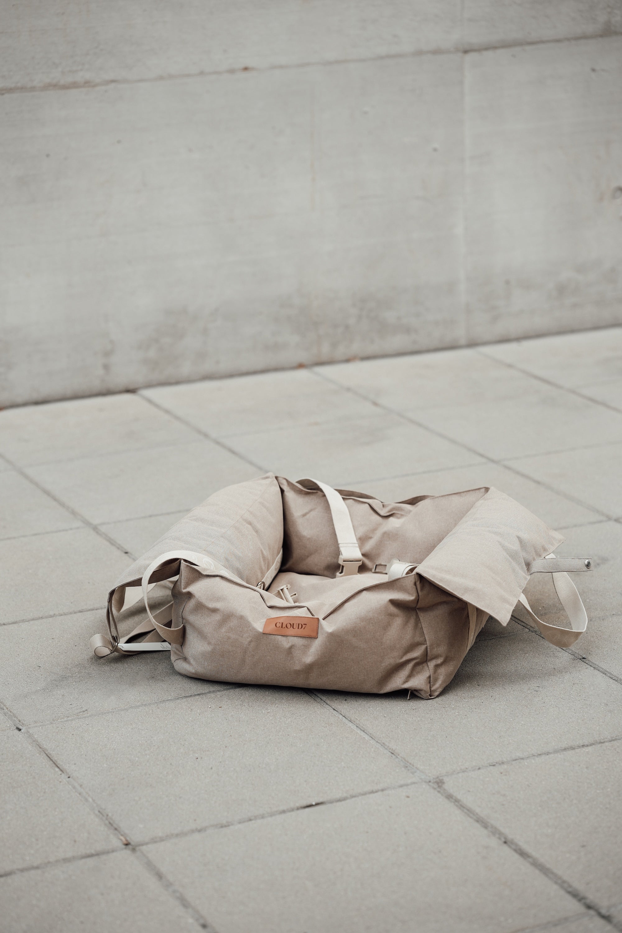 Cloud7 Hundeautositz Getaway Sand Hundeautositz Sicherheitsgurte zum Befestigen