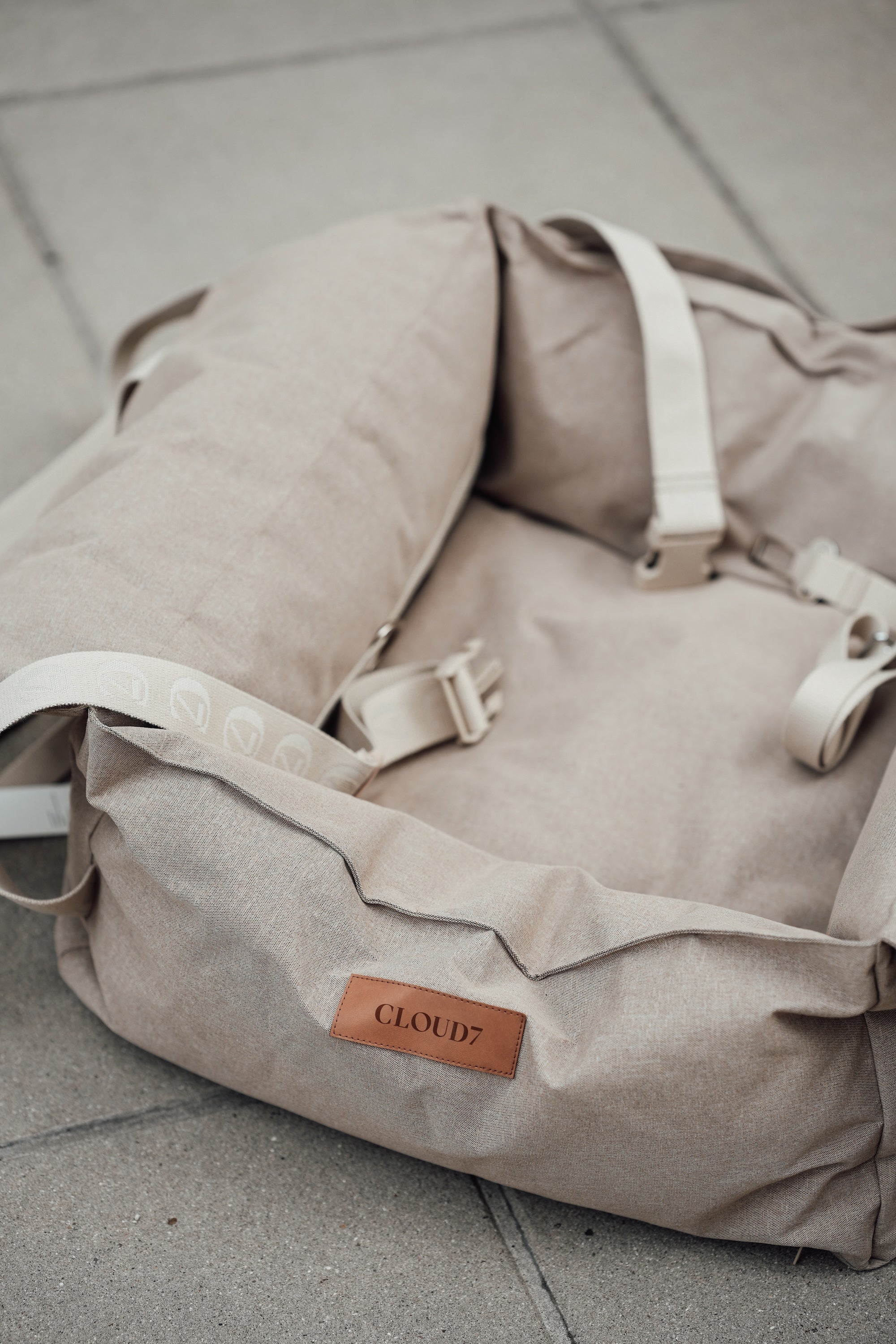 Cloud7 Hundeautositz Getaway Sand Hundereisebett multifunktional