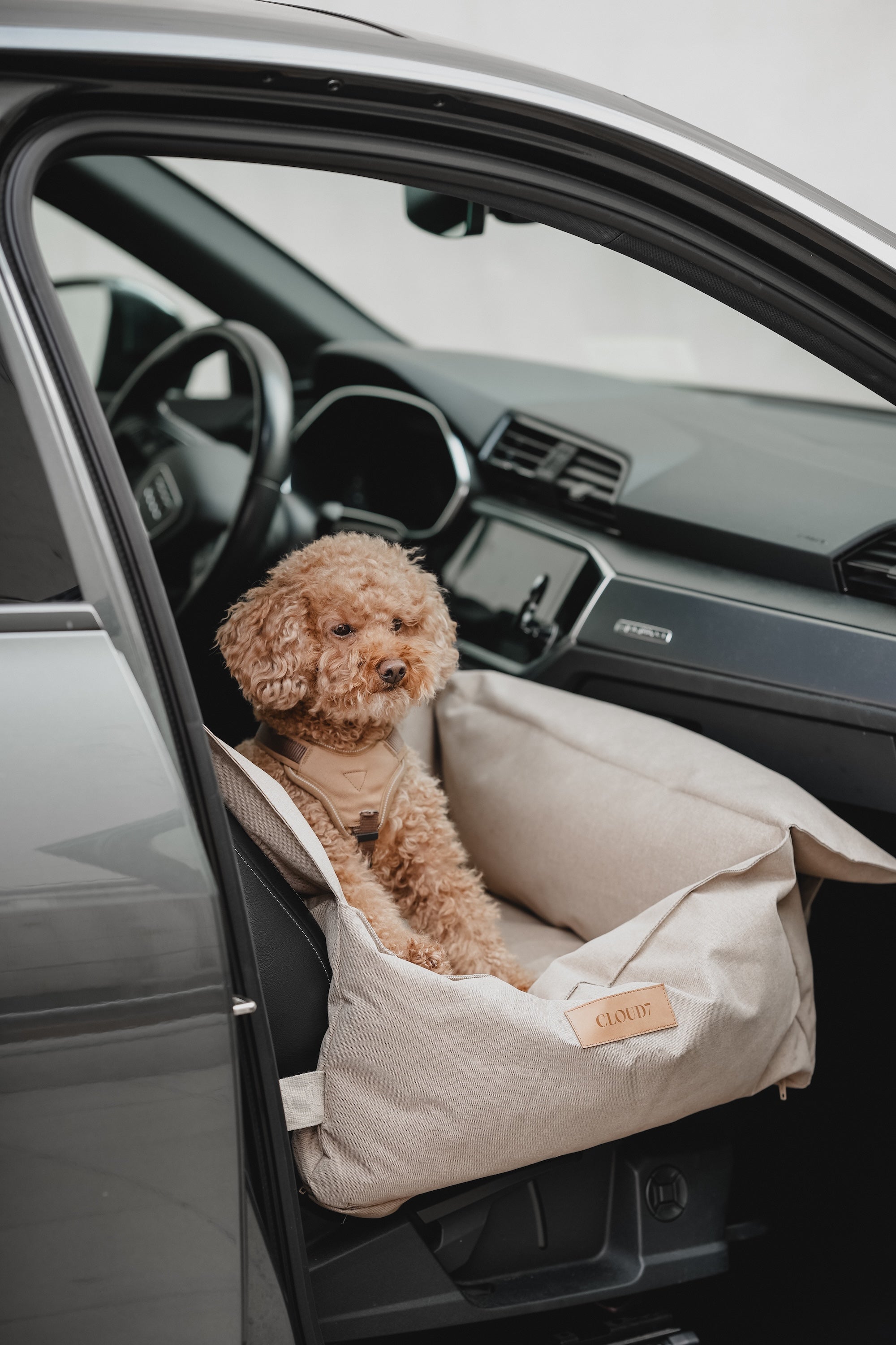 Cloud7 Hundeautositz Getaway Sand Reisebett für Hunde waschbar