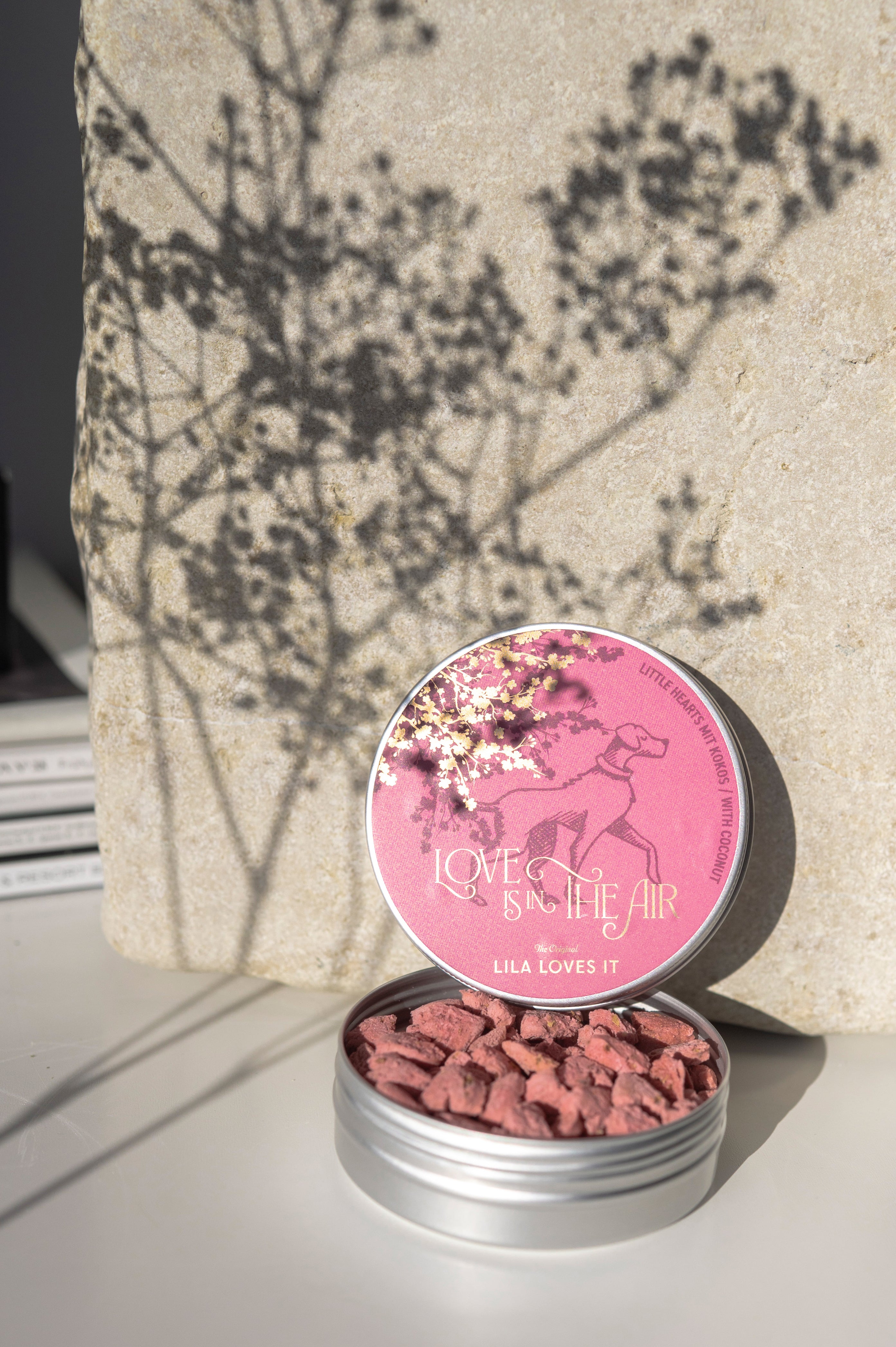 LILA LOVES IT Frühlings-Goodies LOVE IS IN THE AIR - Limited Edition Leckerlis für Hunde