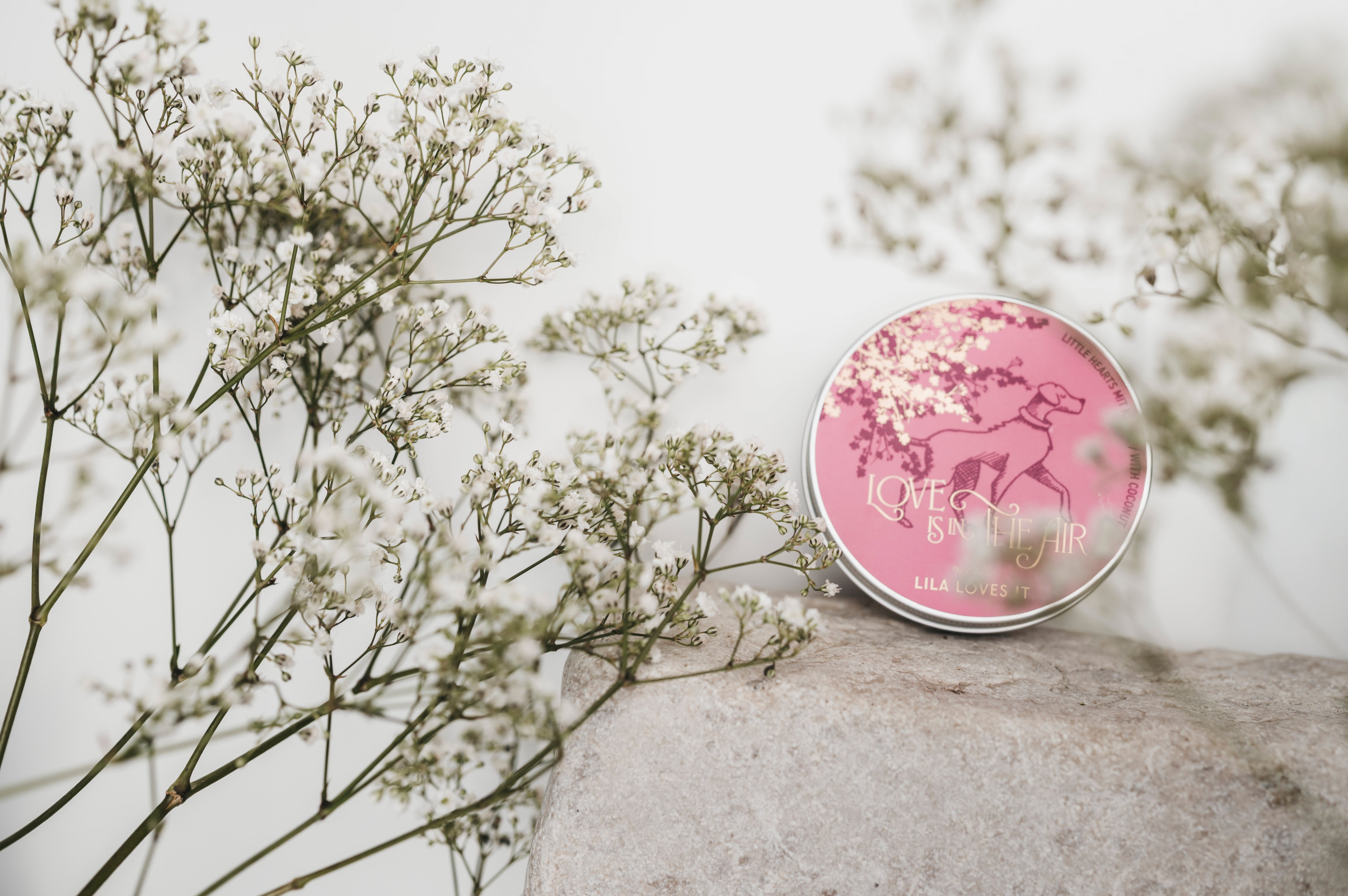 LILA LOVES IT Frühlings-Goodies LOVE IS IN THE AIR - Limited Edition getreidefreie Hundeleckerlis