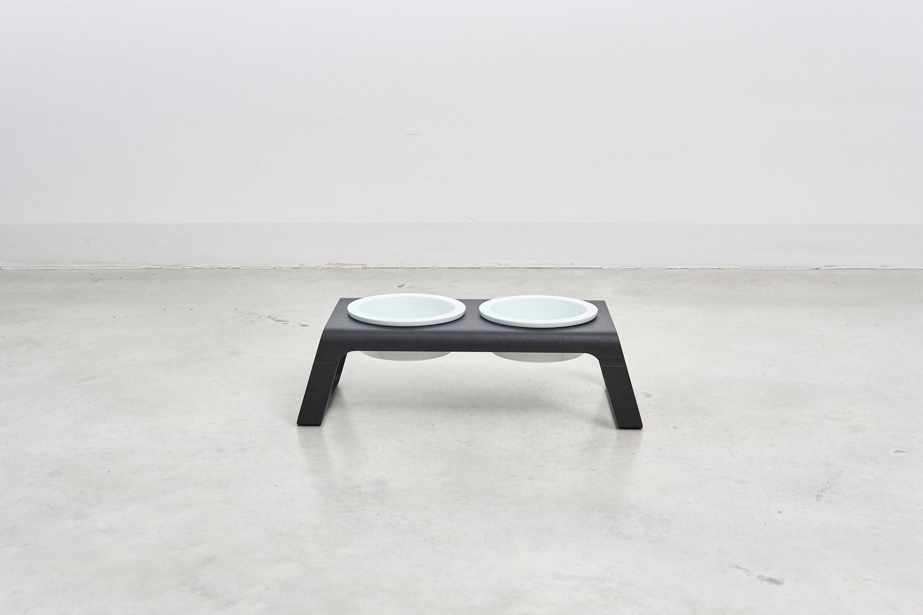 MiaCara Desco Napfstaender Alu Schwarz Porzellan Napfstaender mit Porzellannapf aus Deutschland