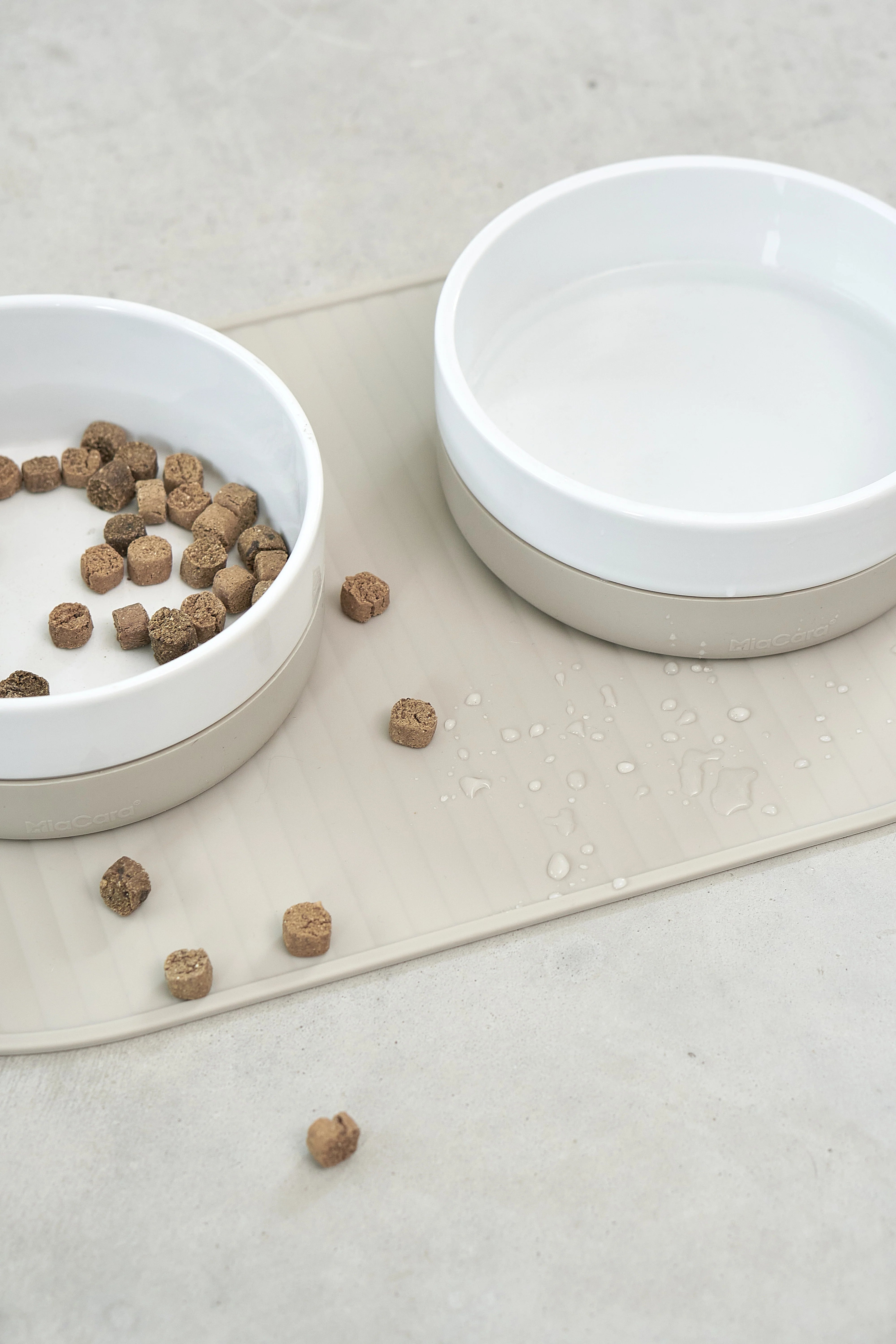 MiaCara Pasto Hundenapfmatte Greige Unterlage Hundenapf