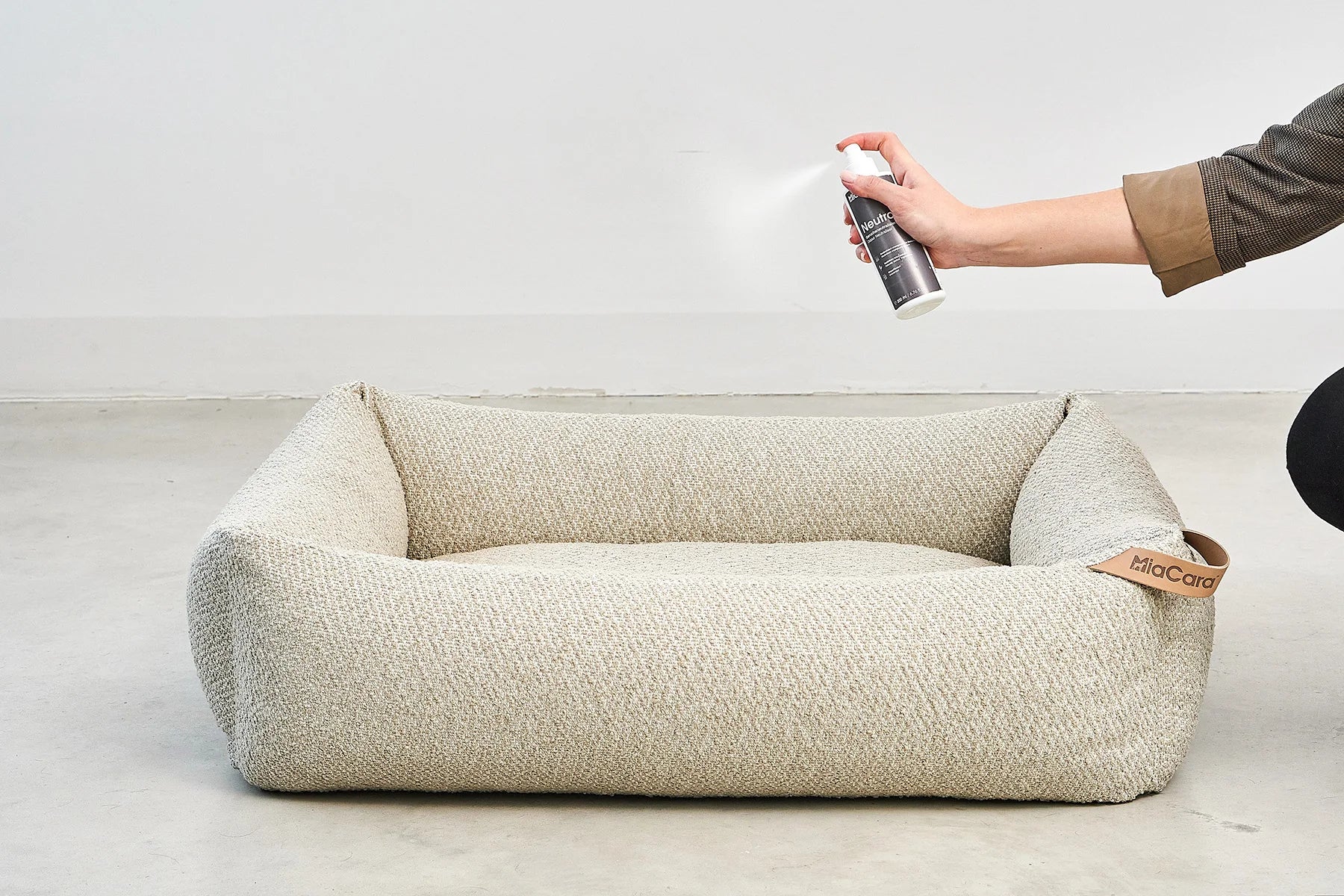 Miacara Neutro Geruchsneutralisierer Spray fuer Hundebett