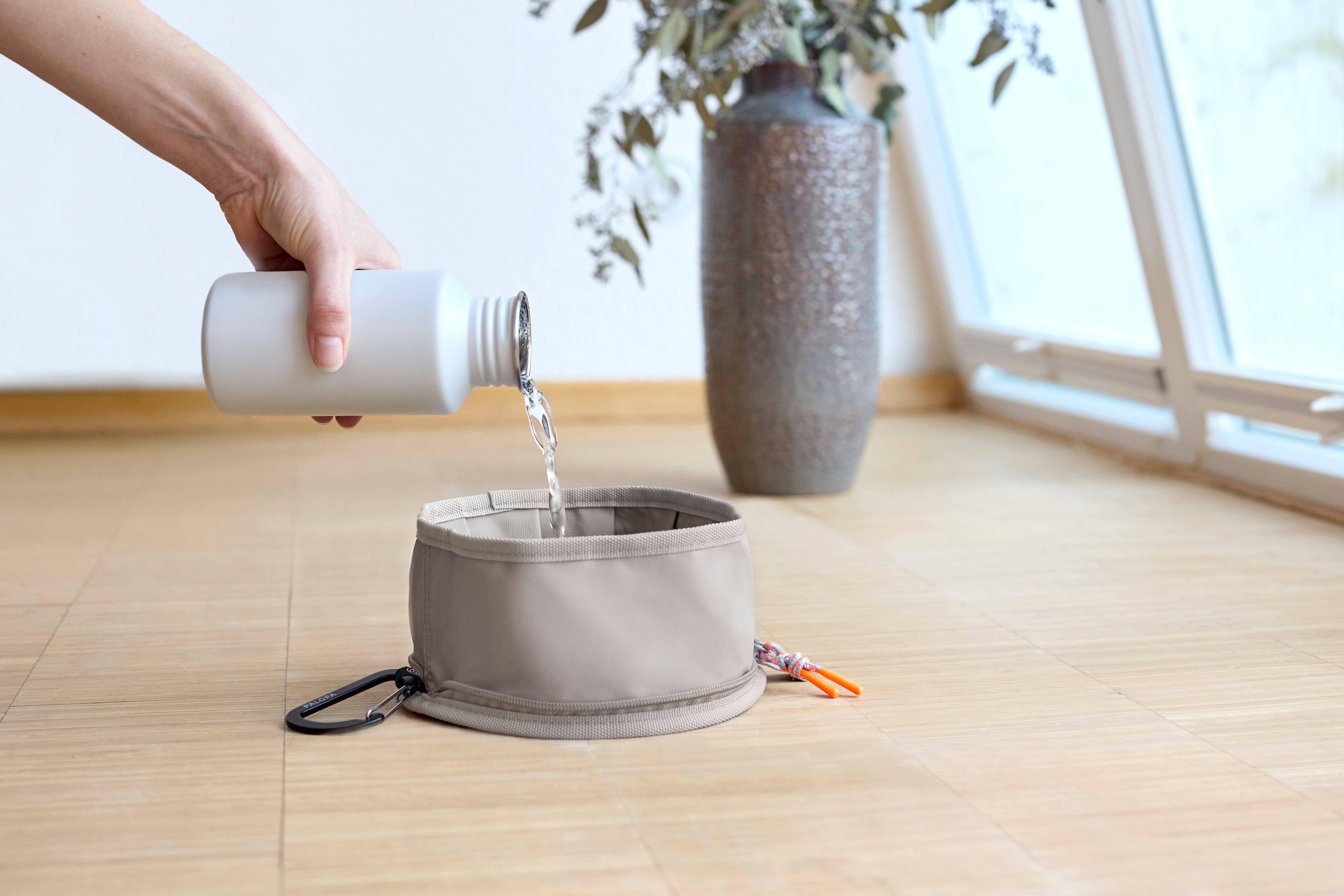 Dog Bowl To Go Tura Taupe Hundereisenapf Hundenapf zum Mitnehmen