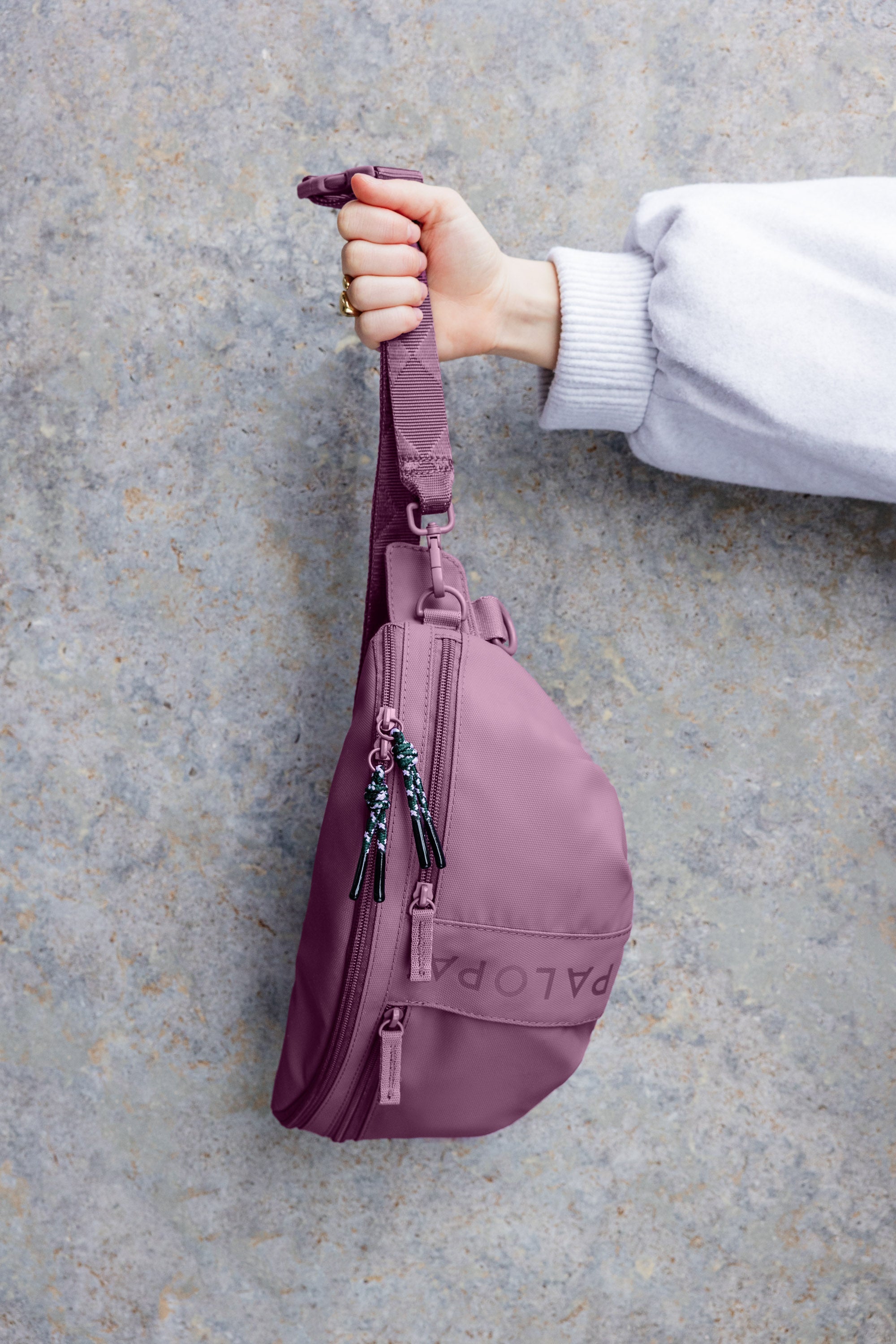 PALOPA Hunde Leckerlibeutel Emma Berry Leckerlitasche zum Umhängen Crossbody Bag wasserdicht