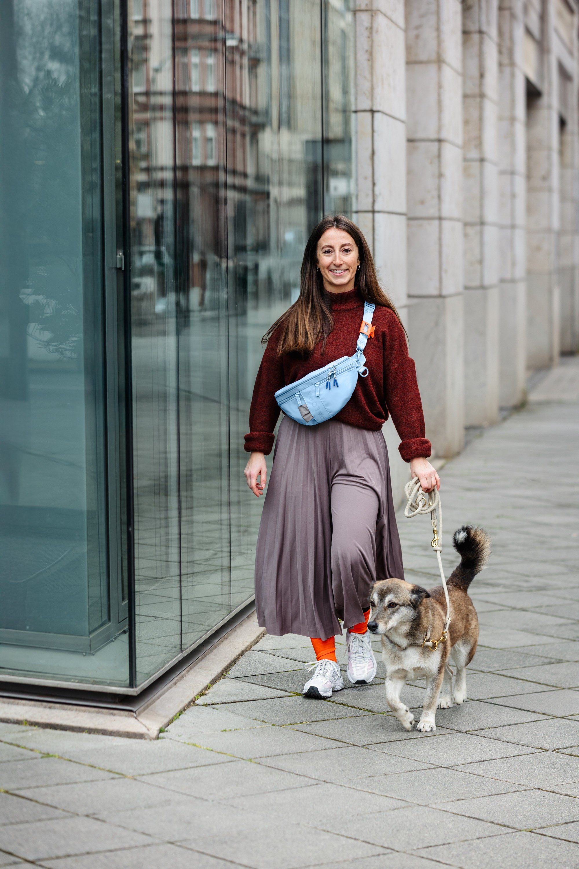 PALOPA Hunde Leckerlibeutel Emma Light Blue Leckerlitasche Crossbody Bag wasserabweisend
