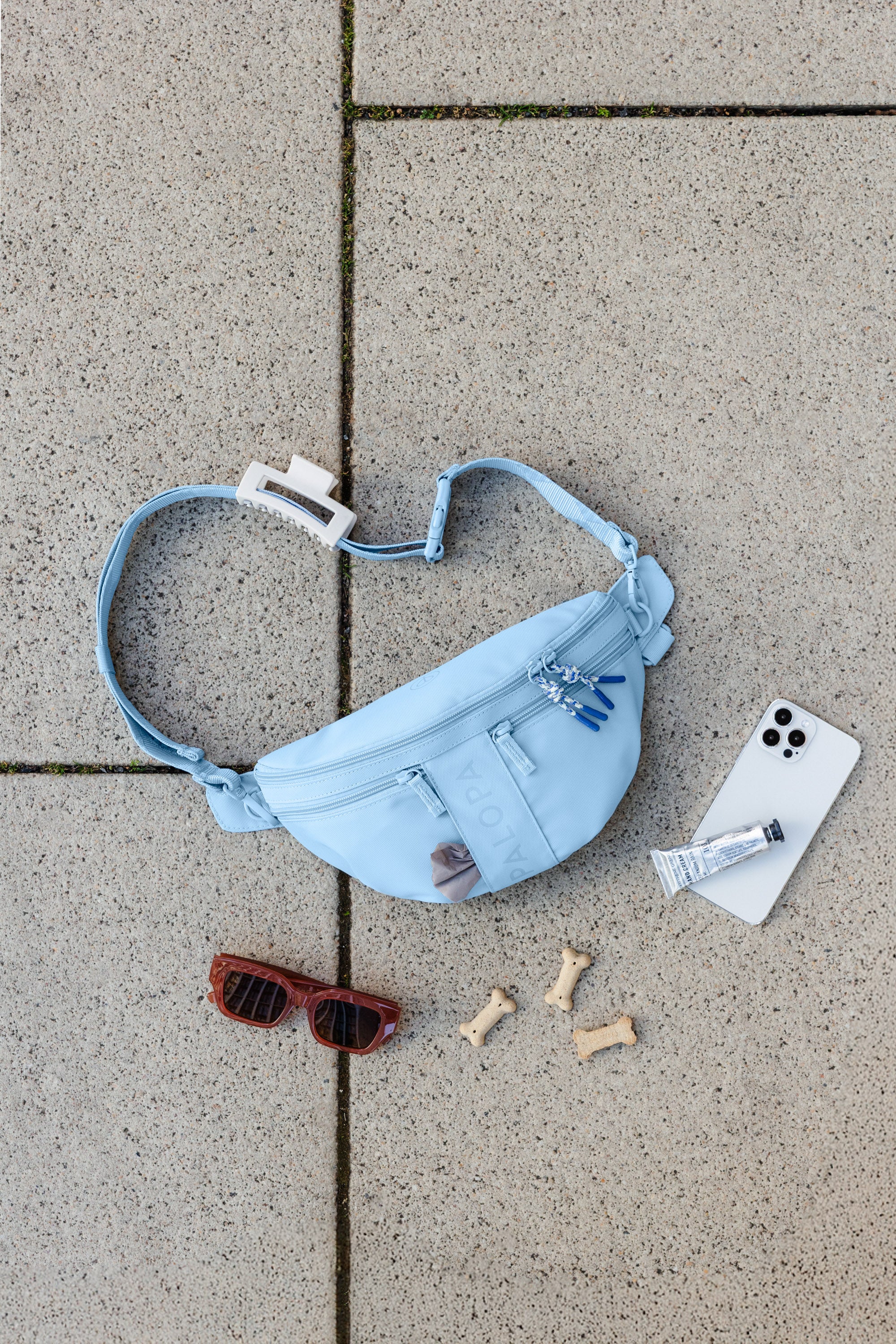 PALOPA Hunde Leckerlibeutel Emma Light Blue Leckerlitasche Crossbody Bag wasserdicht