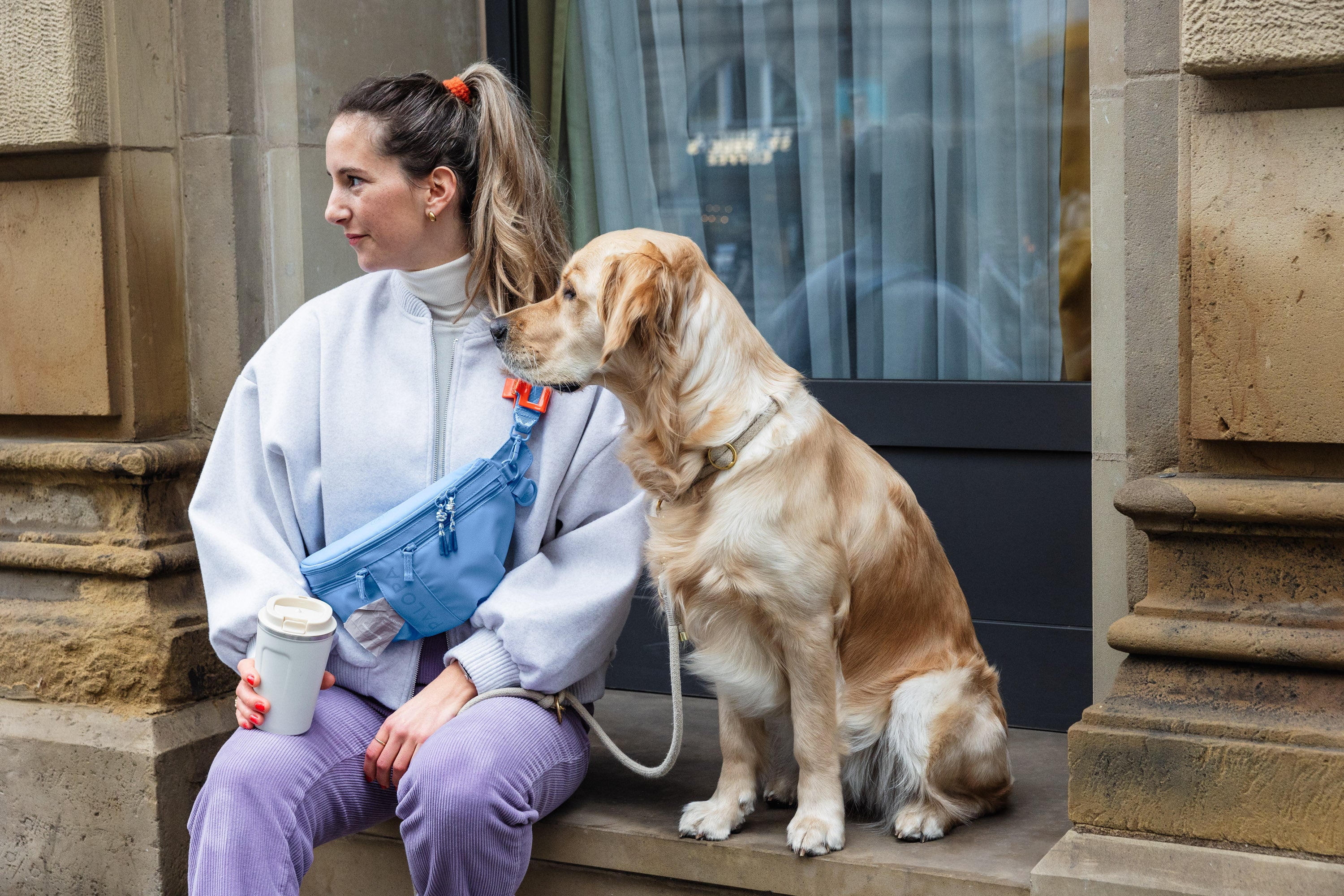 PALOPA Hunde Leckerlibeutel Emma Sky Blue Leckerlitasche zum Umhängen Crossbody wasserabweisend
