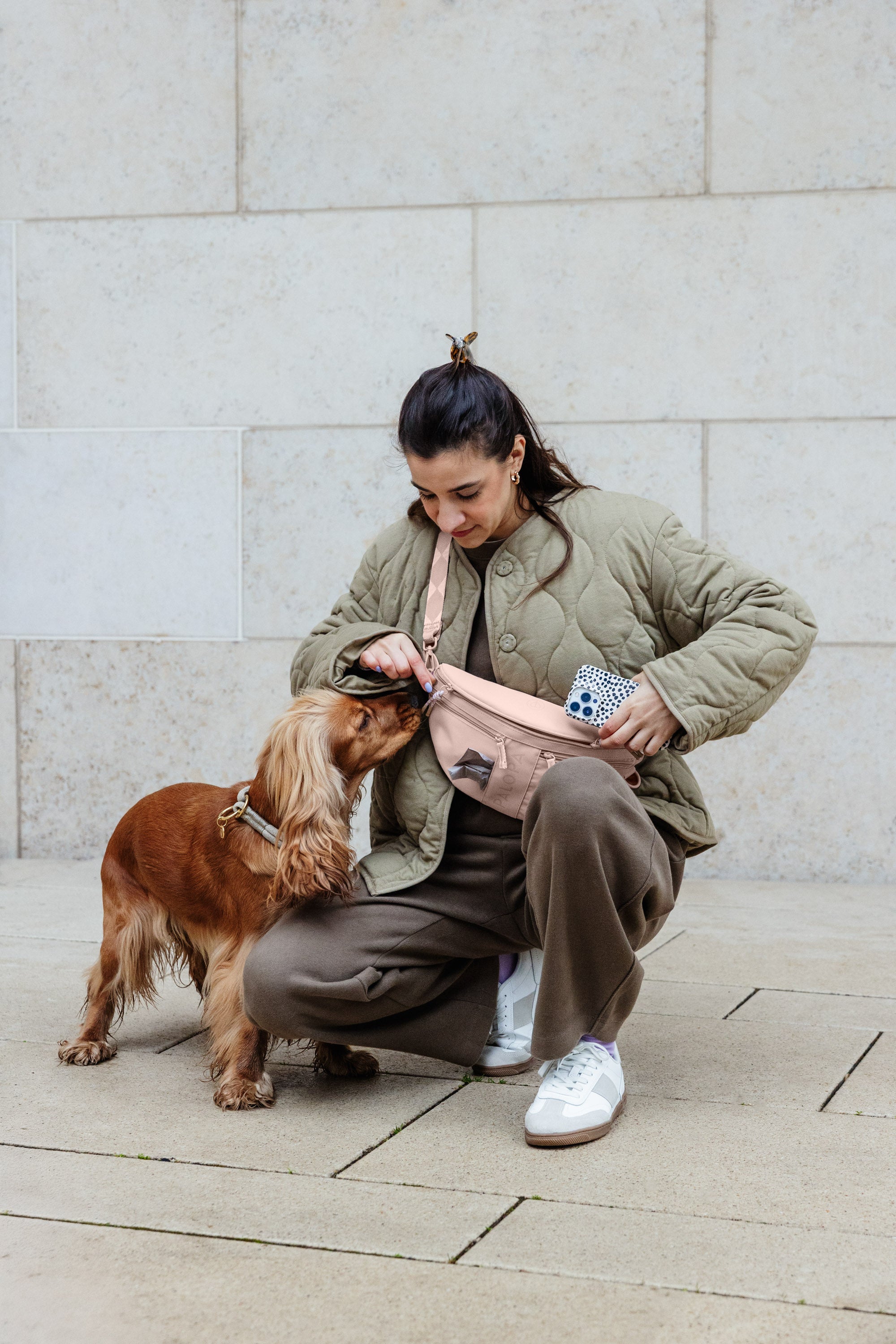 PALOPA Hunde Leckerlibeutel Emma Soft Pink Gassitasche Leckerlitasche Crossbody Bag wasserabweisend