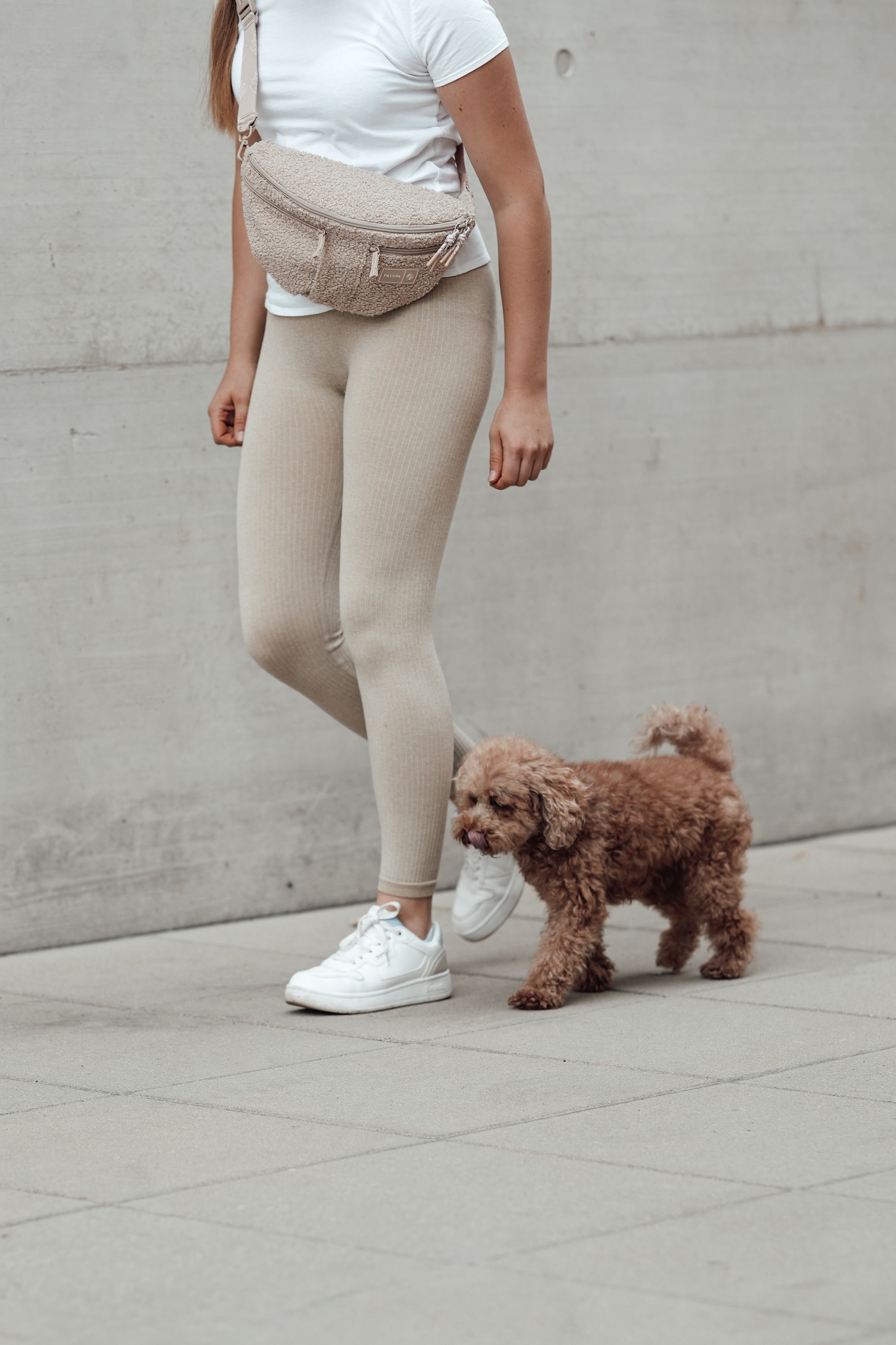 PALOPA Hunde Leckerlibeutel Emma Teddy Fleece Crossbody Bag