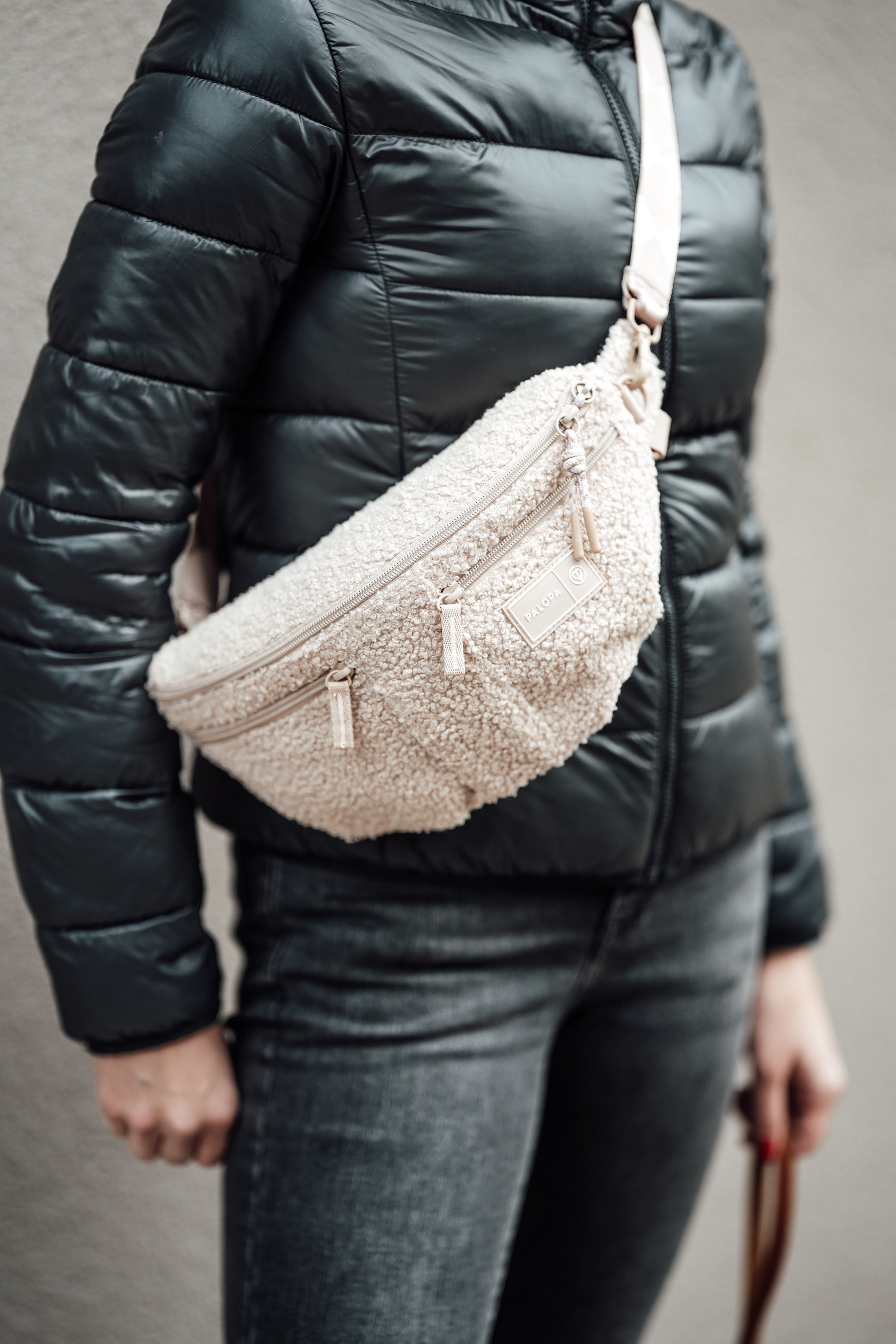 PALOPA Hunde Leckerlibeutel Emma Teddy Fleece Leckerlitasche zum Umhängen