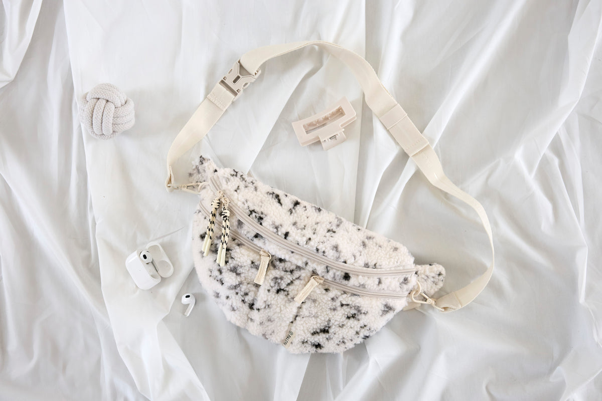 PALOPA Hunde Leckerlibeutel Emma Teddy-Fleece Speckled Creme Gassitasche Hund