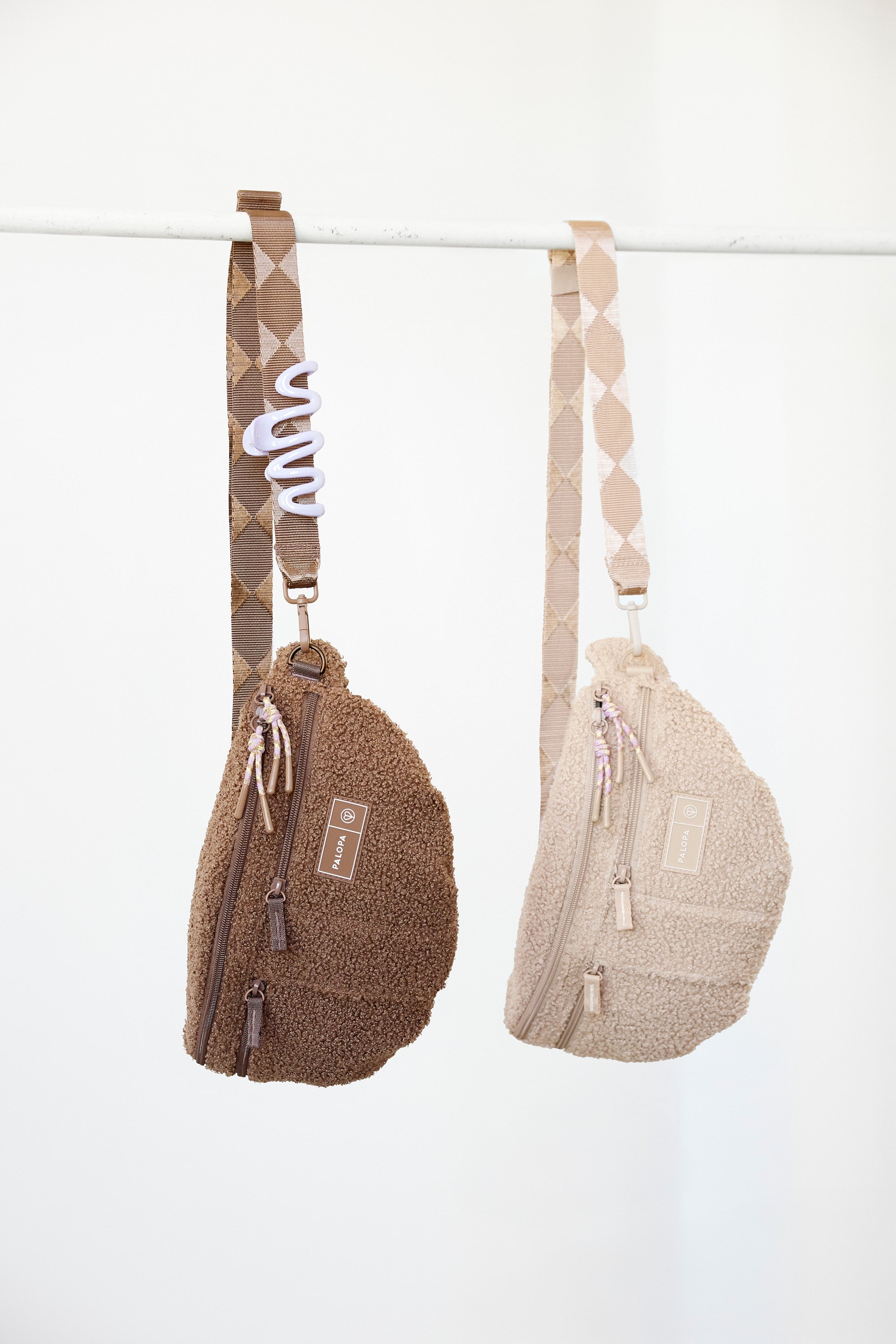 PALOPA Hunde Leckerlibeutel Teddy-Fleece Beige - Limited Edition Bauchtasche zum Umhängen Crossbody Bag Tedd Bouclé