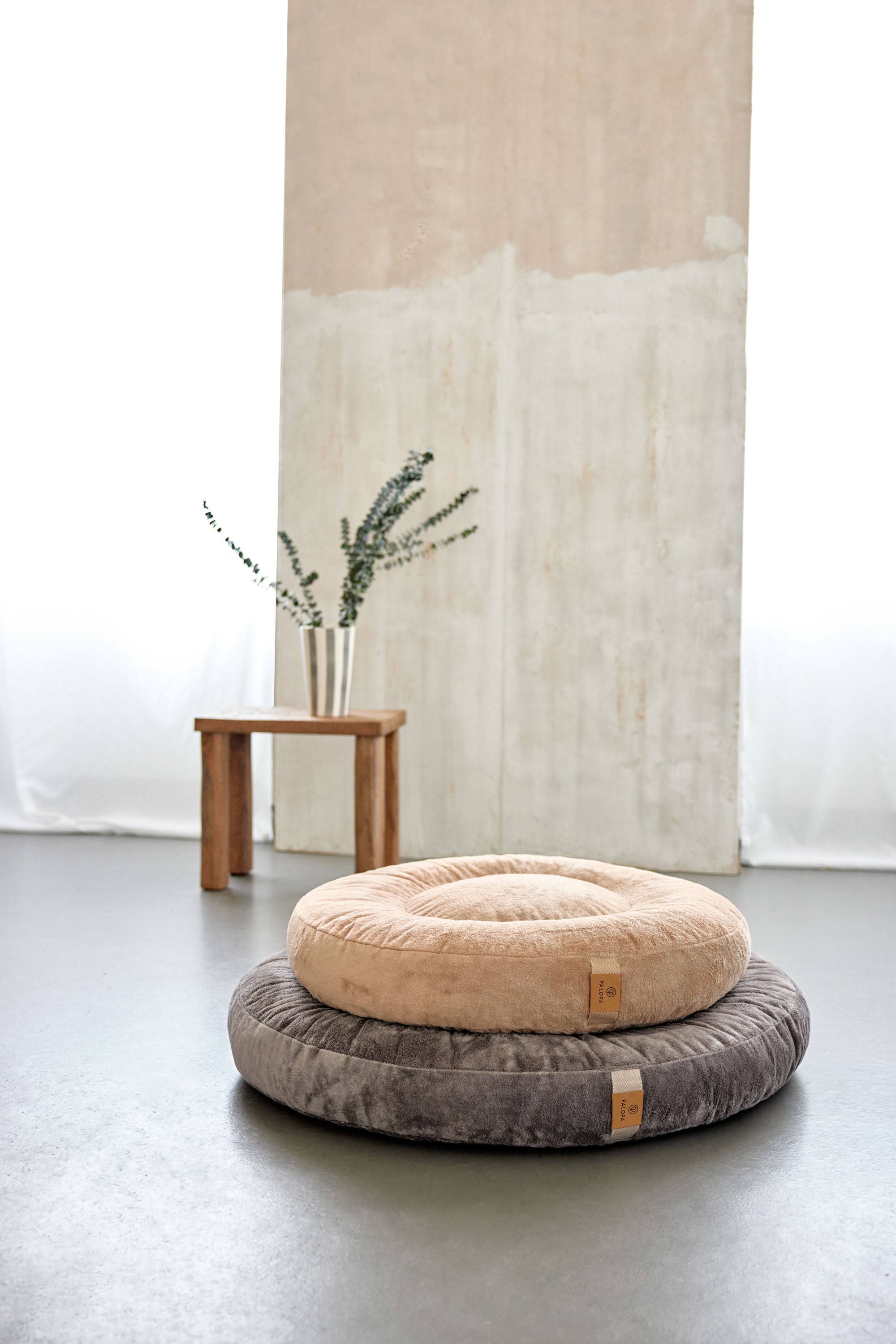 PALOPA Hundebett Donut Fippa Taupe Humus Anthrazit Donut rundes Kuschelbett fuer Hunde