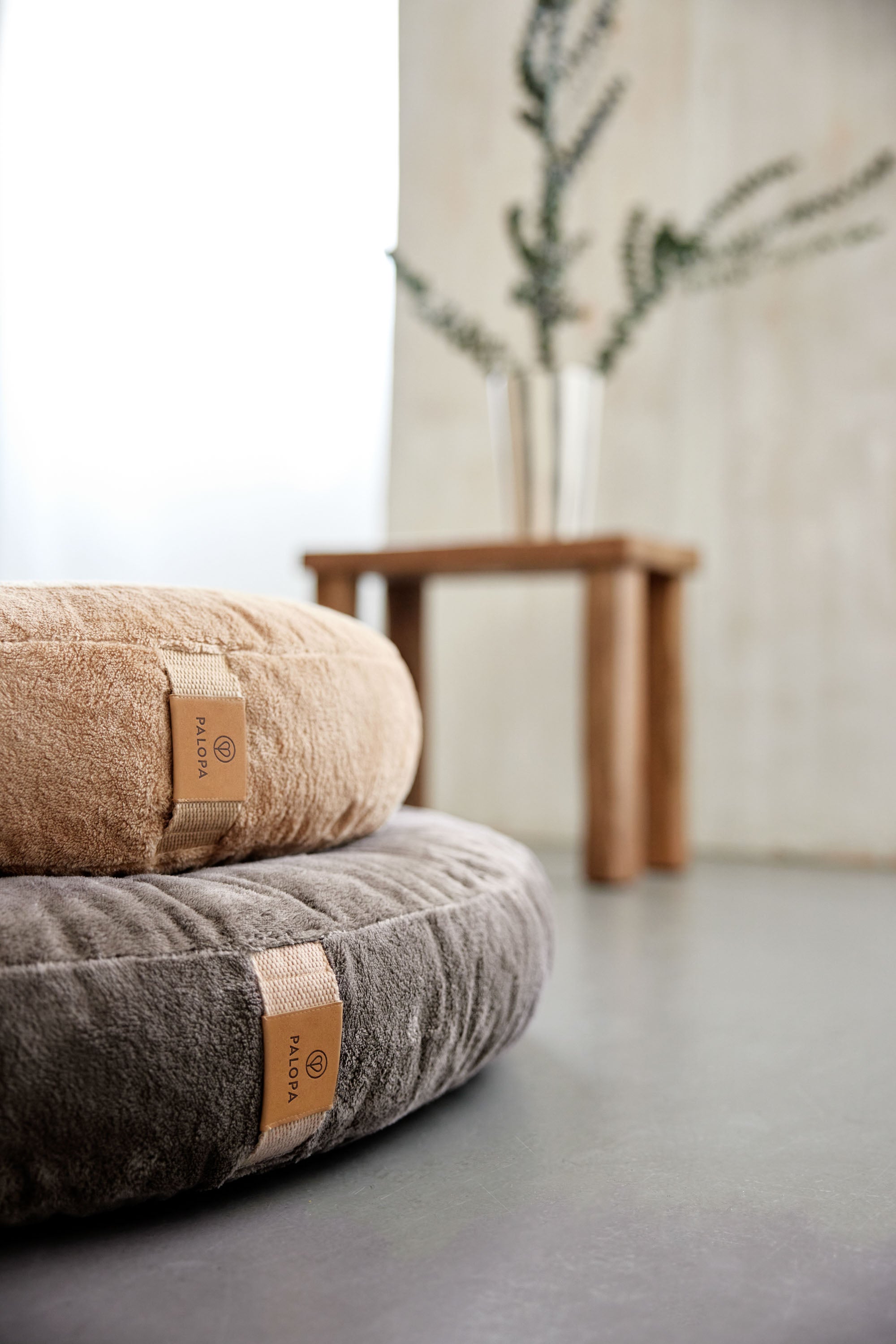 PALOPA Hundebett Donut Fippa Taupe Humus Anthrazit Donut rundes Kuschelbett fuer Hunde
