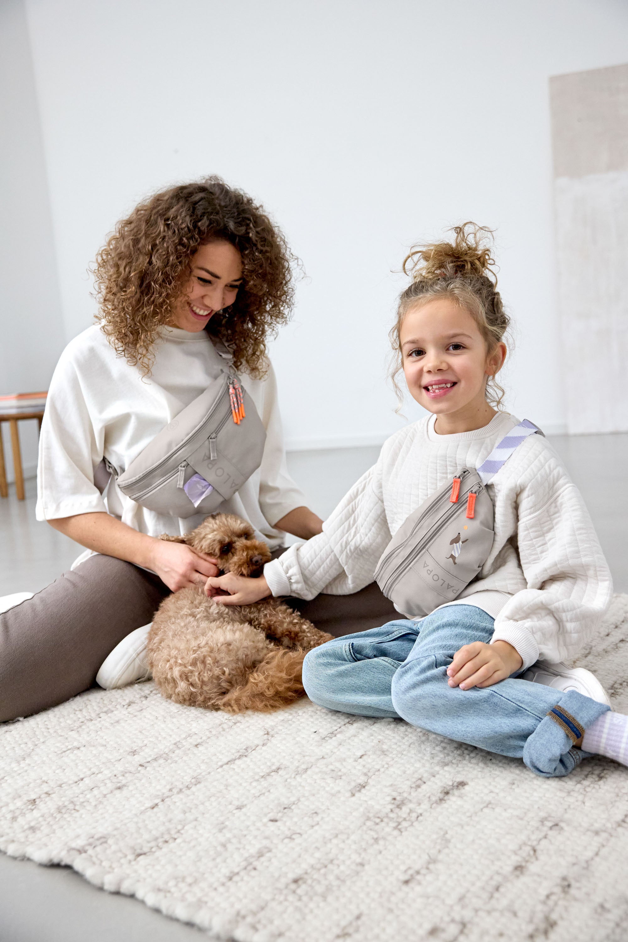 PALOPA Leckerlibeutel Mini Enja Taupe Leckerlitasche für Kinder