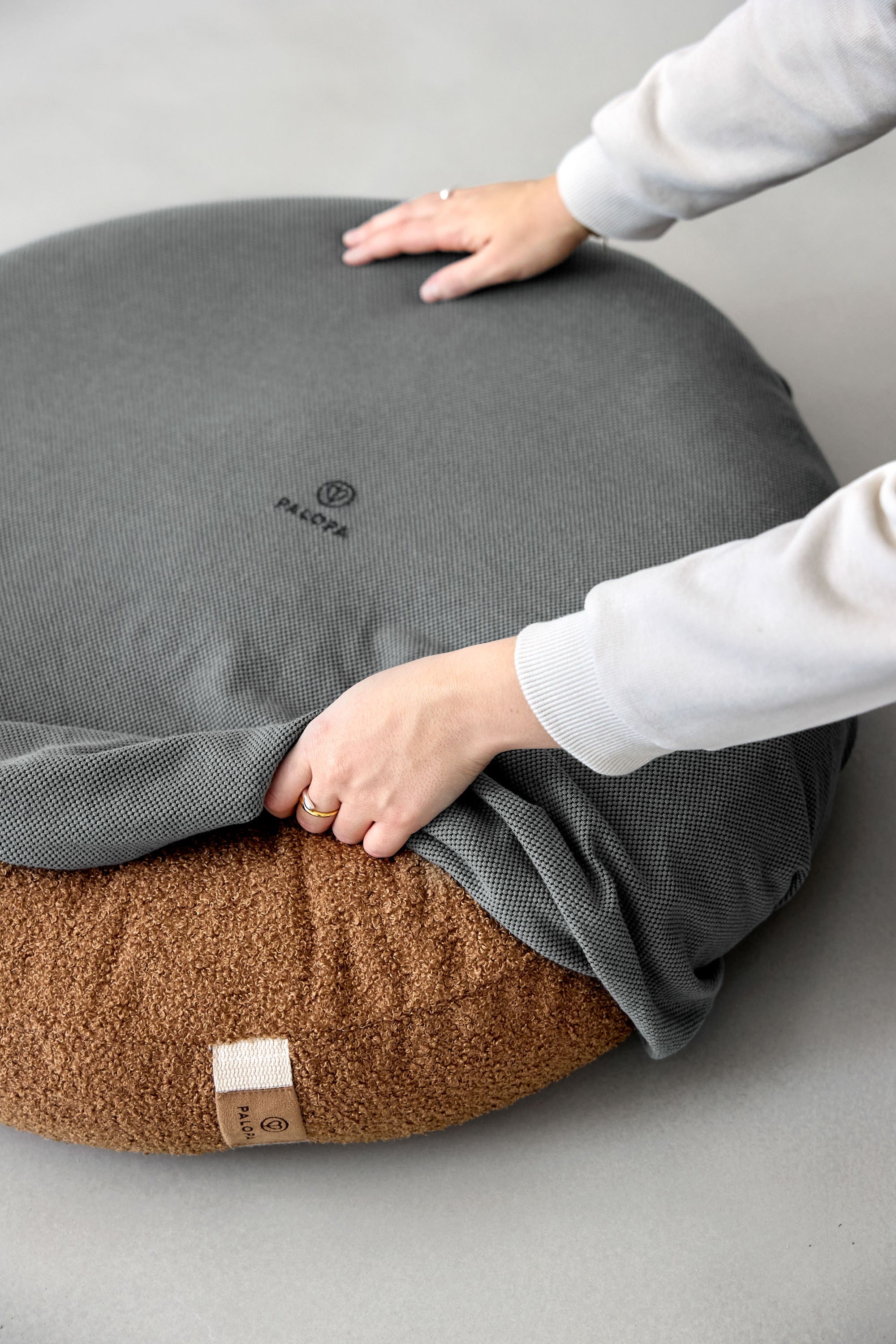 PALOPA Spannbezug Hundebett Donut Fippa Anthrazit Bezug Hundekissen Hundebett waschbar wechselbar