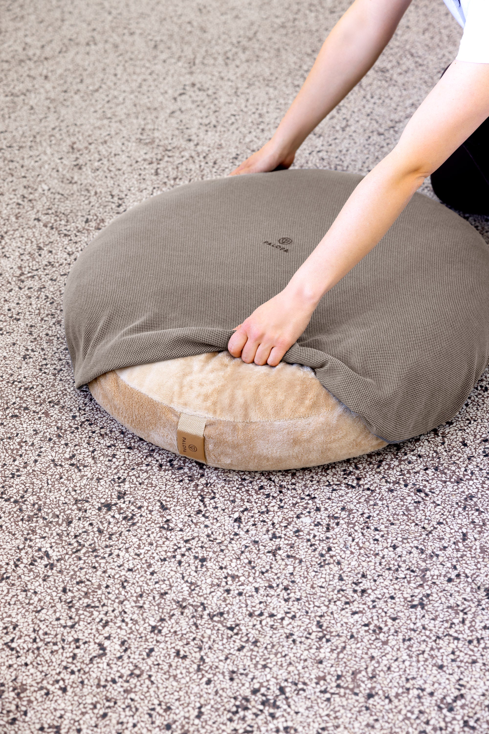 PALOPA Spannbezug Hundebett Donut Fippa Taupe Bezug Hundekissen Hundebett waschbar wechselbar