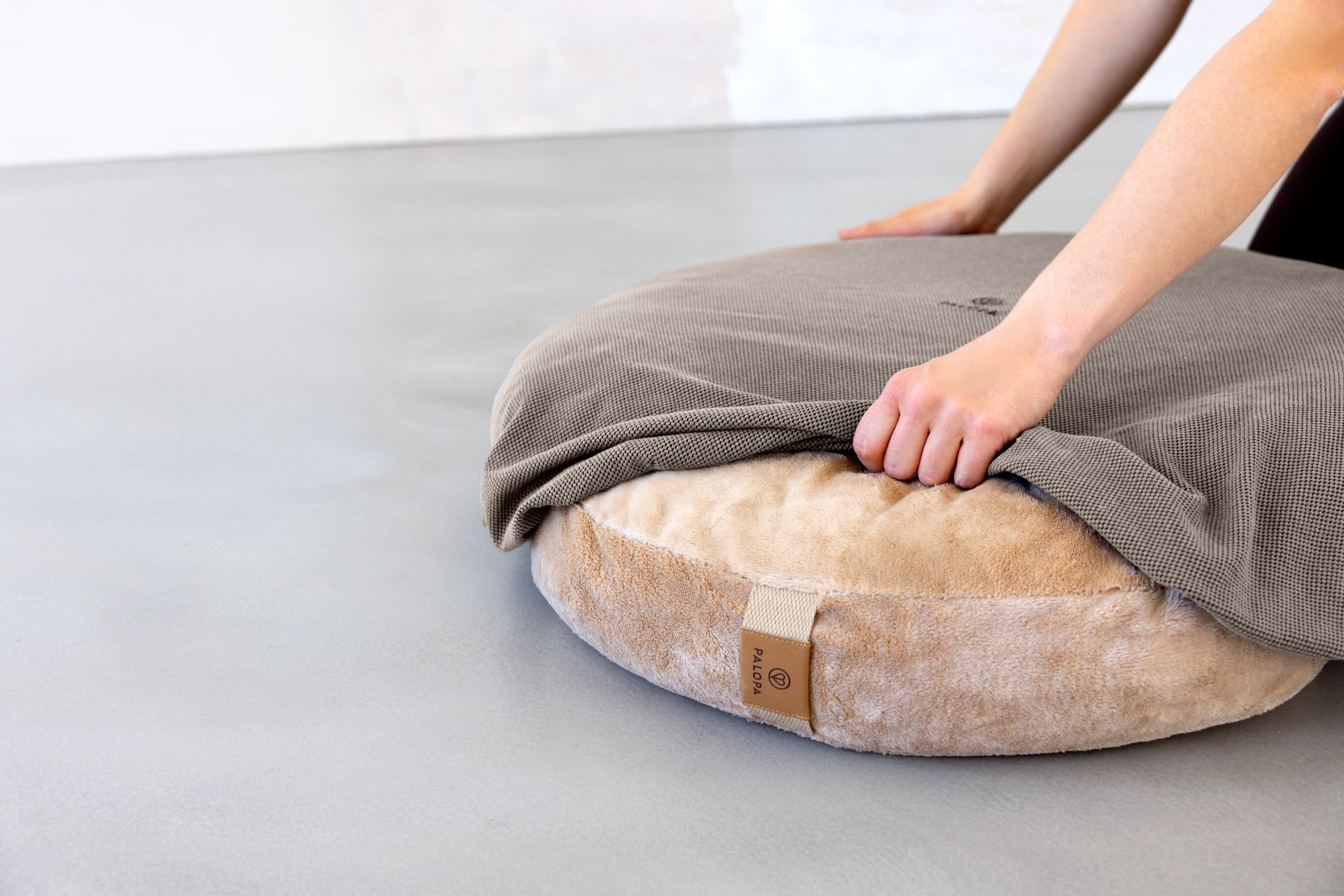 PALOPA Spannbezug Hundebett Donut Fippa Taupe Bezug Hundekissen Hundebett waschbar