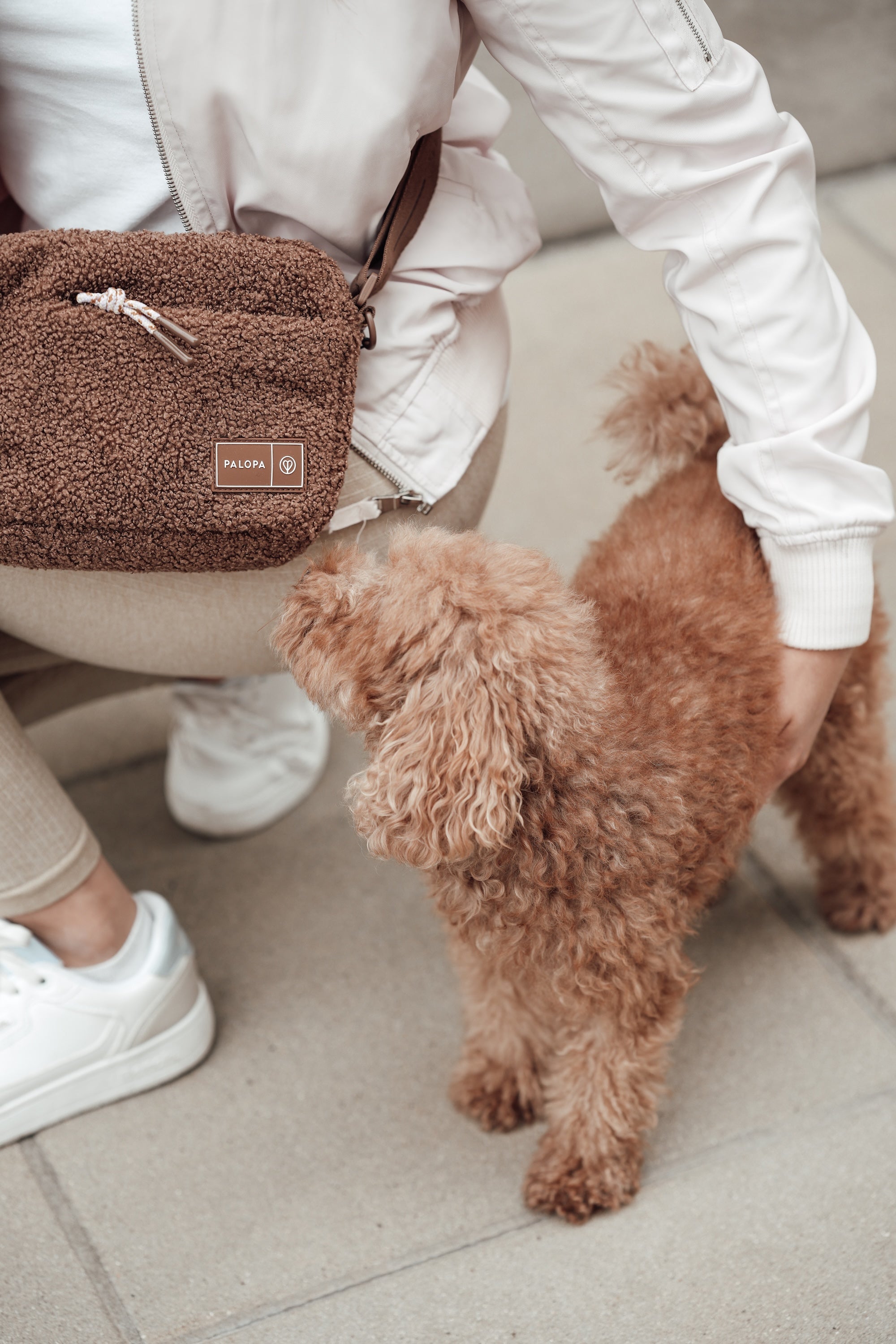 PALOPA Square Bag Noka Teddy Fleece Gassitasche zum Umhängen wasserabweisend