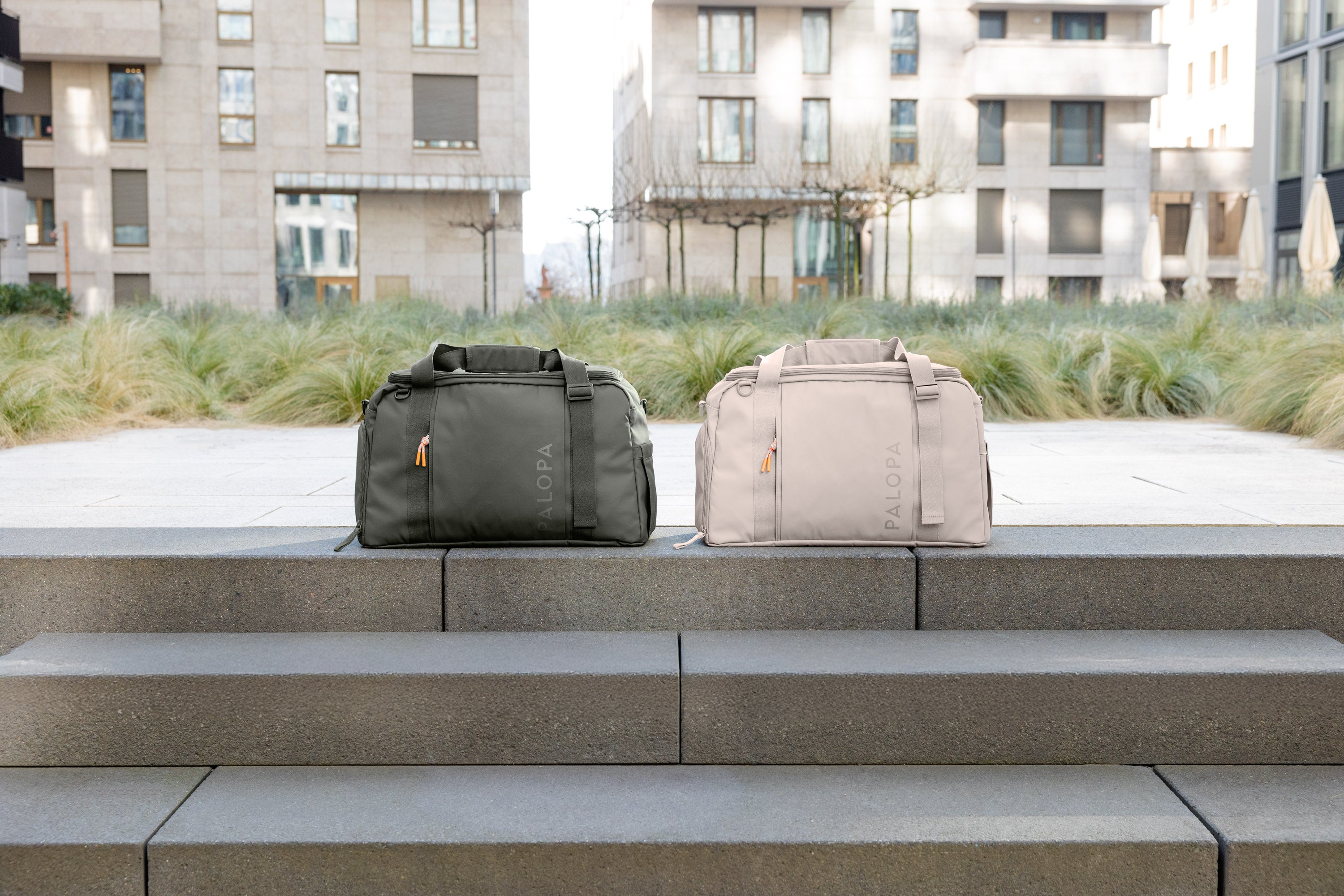 PALOPA Weekender Tokano Taupe Dunkelgrün Reisen mit Hund Reisetasche Equipmenttasche Hund