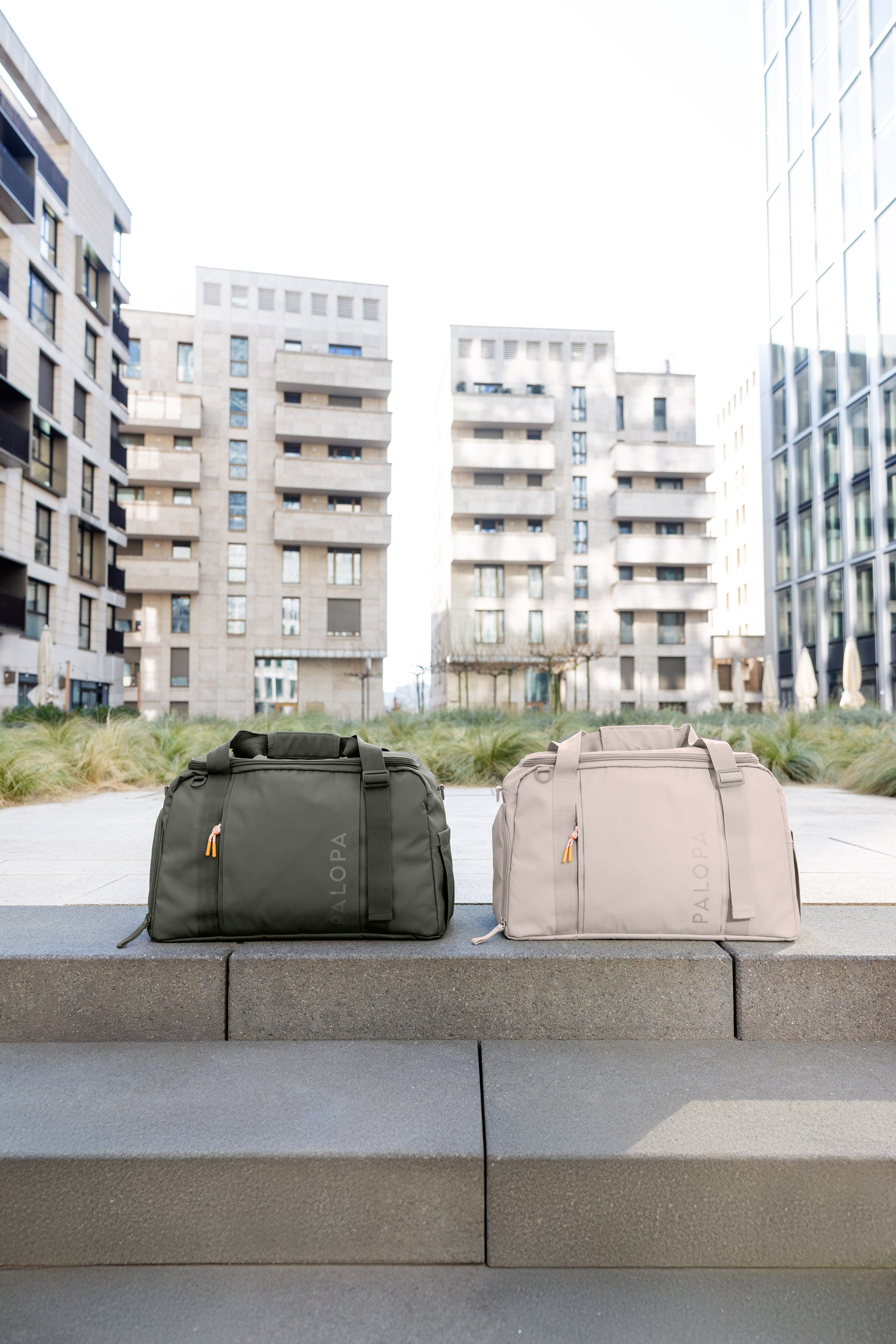 PALOPA Weekender Tokano Taupe Dunkelgrün Reisen mit Hund Reisetasche für Hunde Equipmenttasche Hund