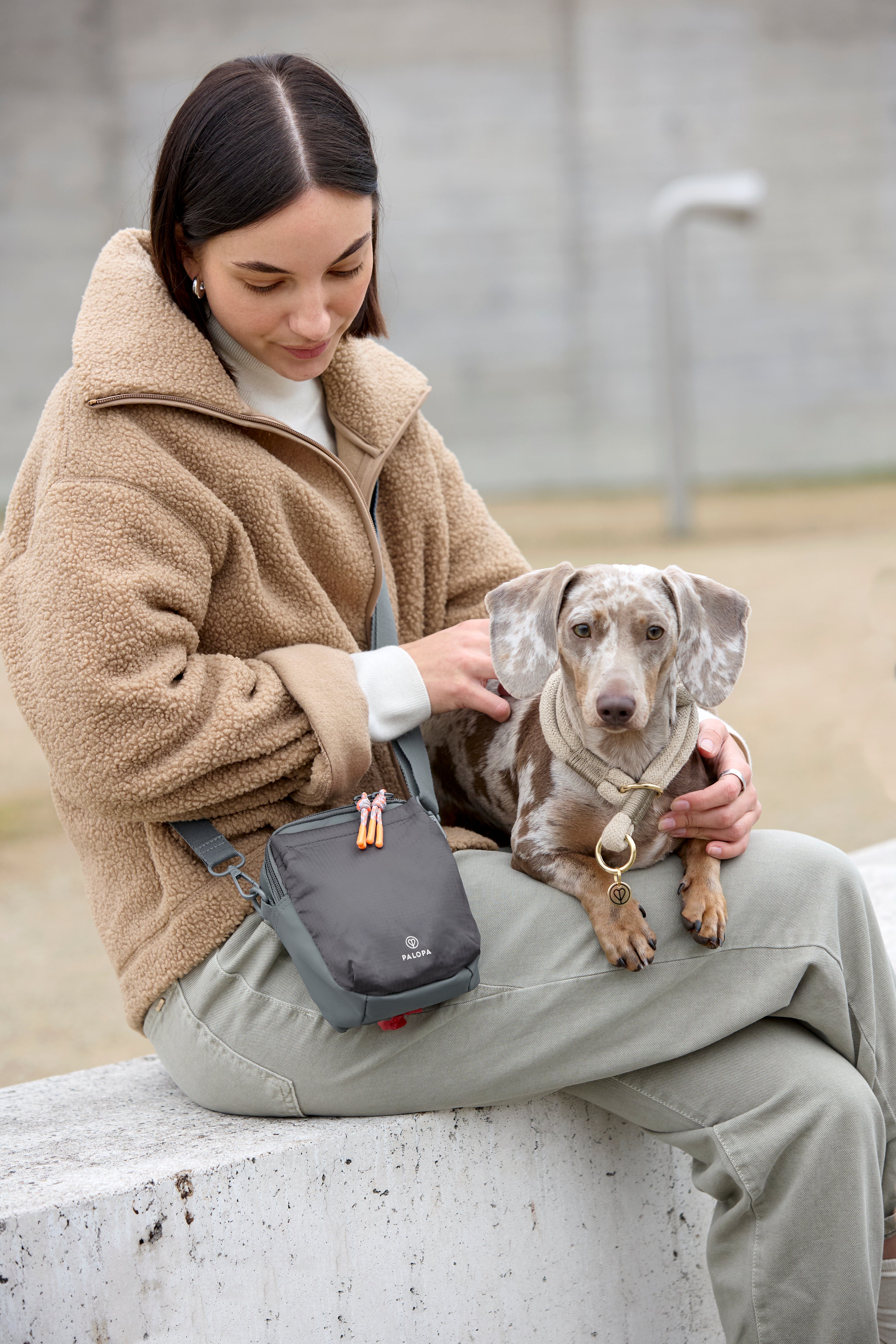 Palopa Leckerlibeutel_Greta Dunkelgrau Umhängetasche mit Faechern