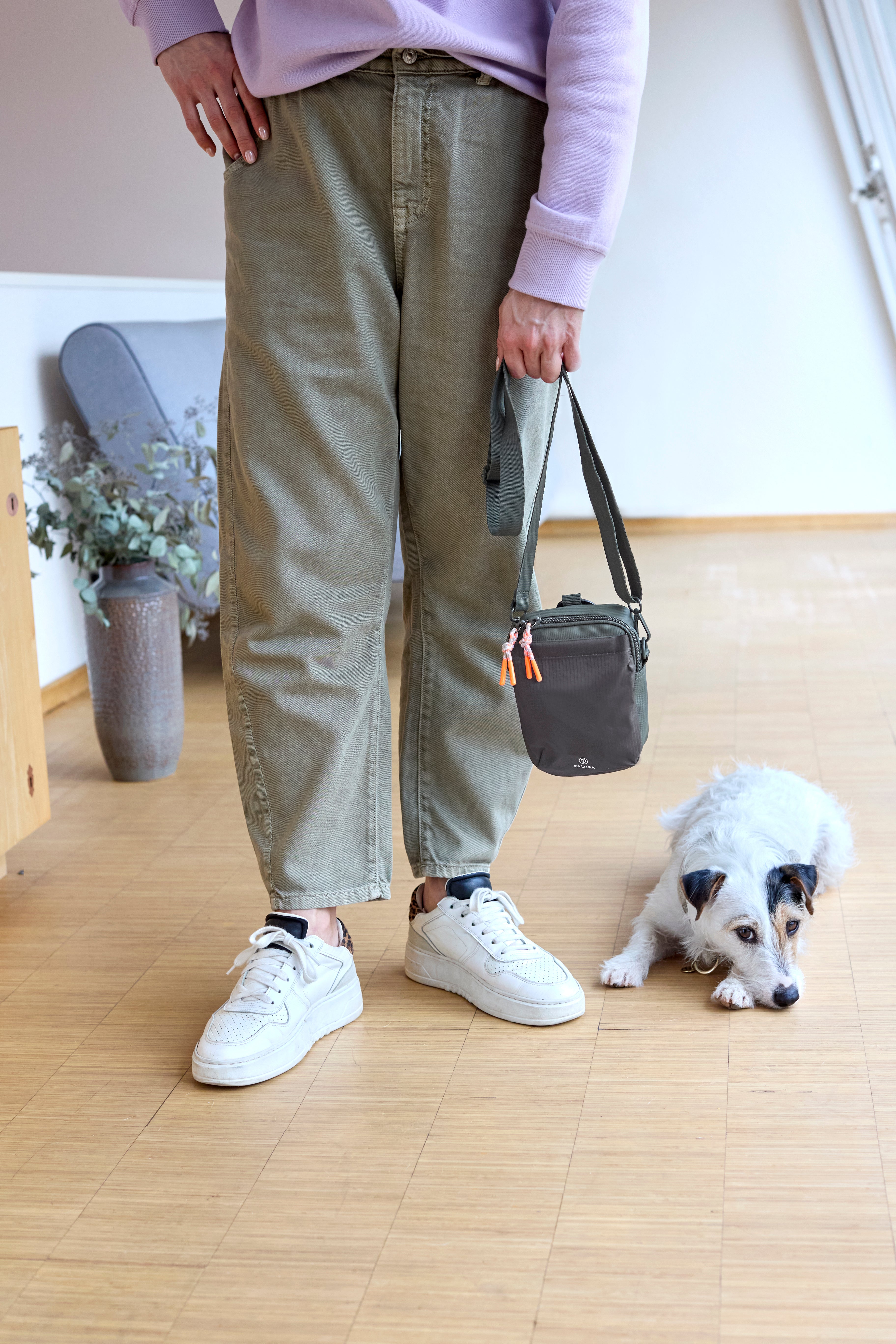 Palopa Leckerlibeutel_Greta Dunkelgrau Umhängetasche