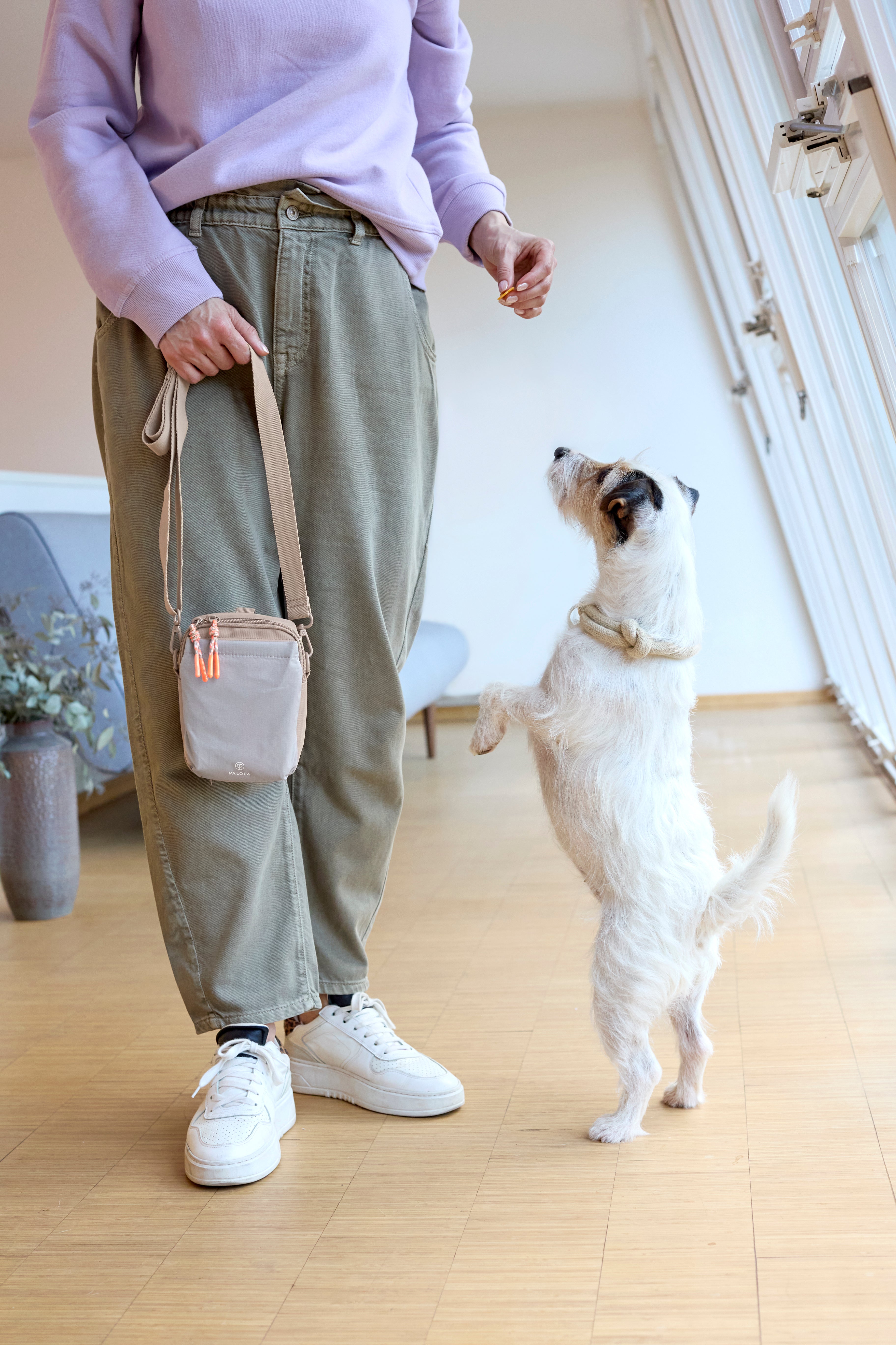 Palopa Leckerlibeutel Greta Taupe beiger Leckerlibeute zum Umhaengen