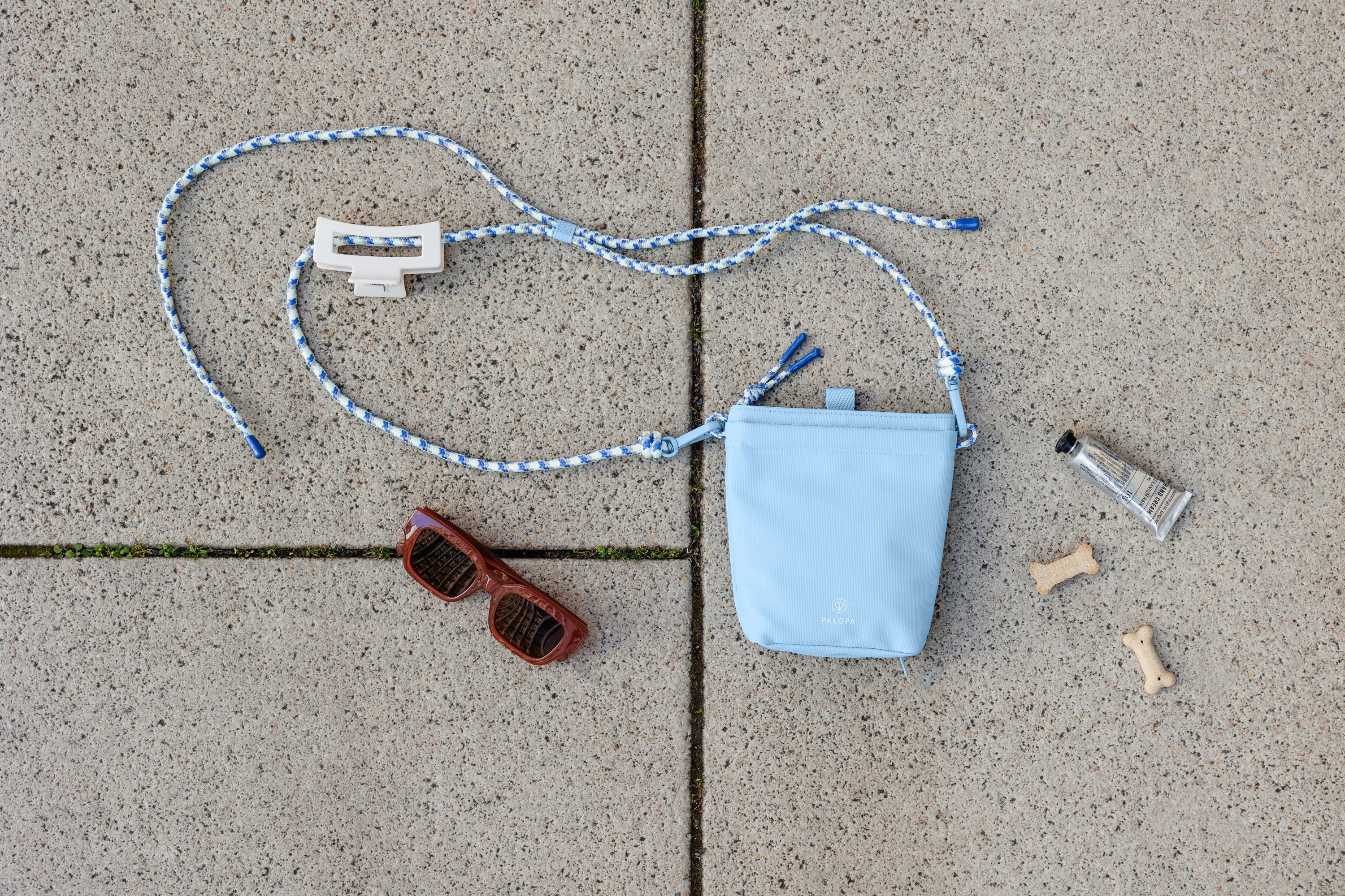 PALOPA Leckerlibeutel Karl Light Blue Leckerlitasche Crossbody Bag wasserabweisend