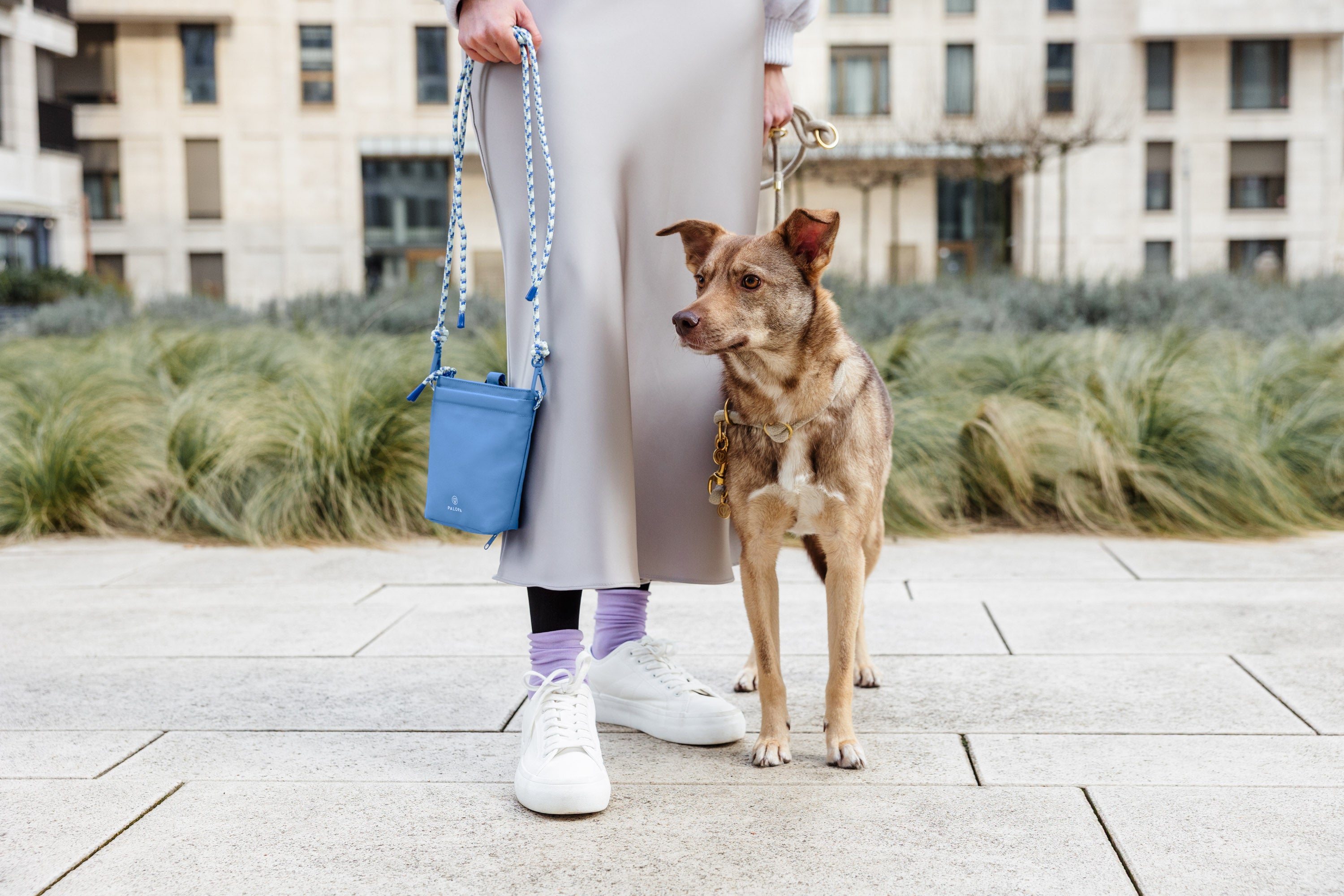 PALOPA Leckerlibeutel Karl Sky Blue Gassitasche zum Umhängen Leckerlitasche Hund