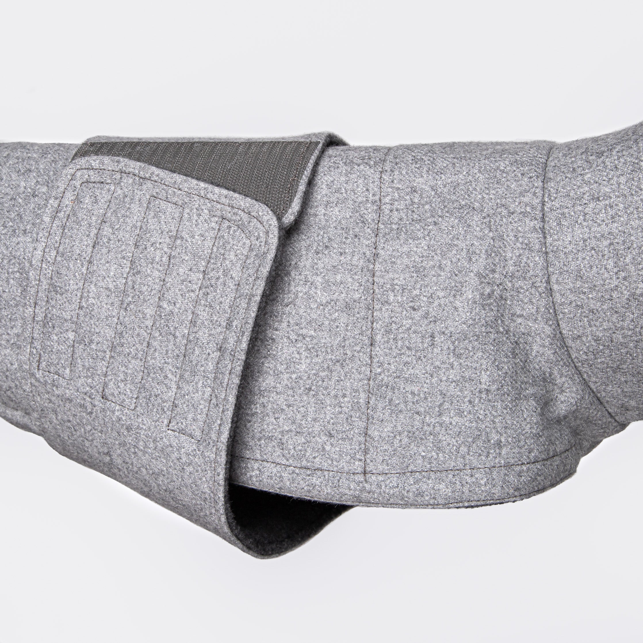 Cloud7 Hundemantel Brooklyn Dackel Flanell Grey Hundewintermantel mit Bauchschutz