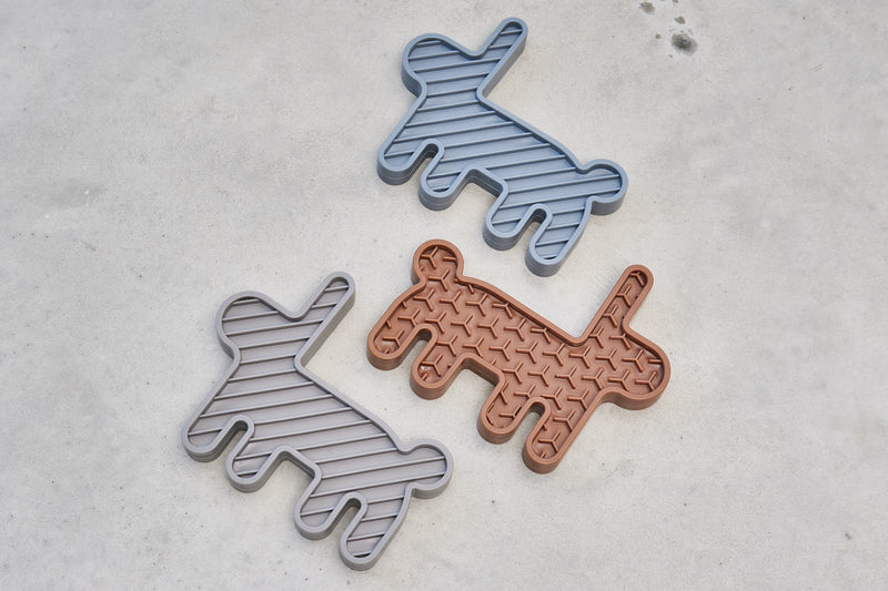 MiaCara Lepre Hundespielzeug Himmel Sandelholz Greige Schleckspielzeug fuer Hunde