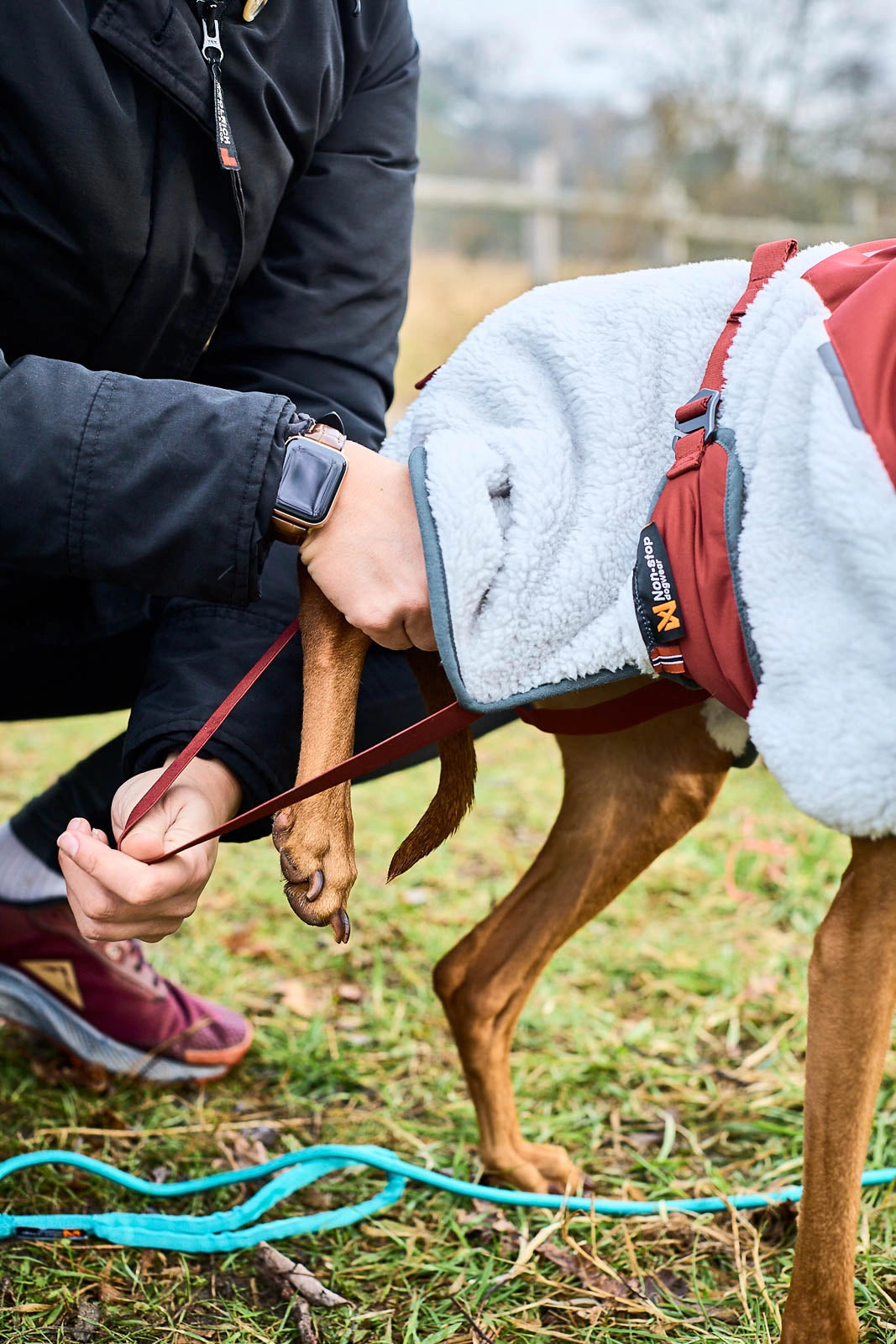 Non-Stop Dogwear Trekking Fleece Dog Jacket Hundemantel mit Beinschlaufen