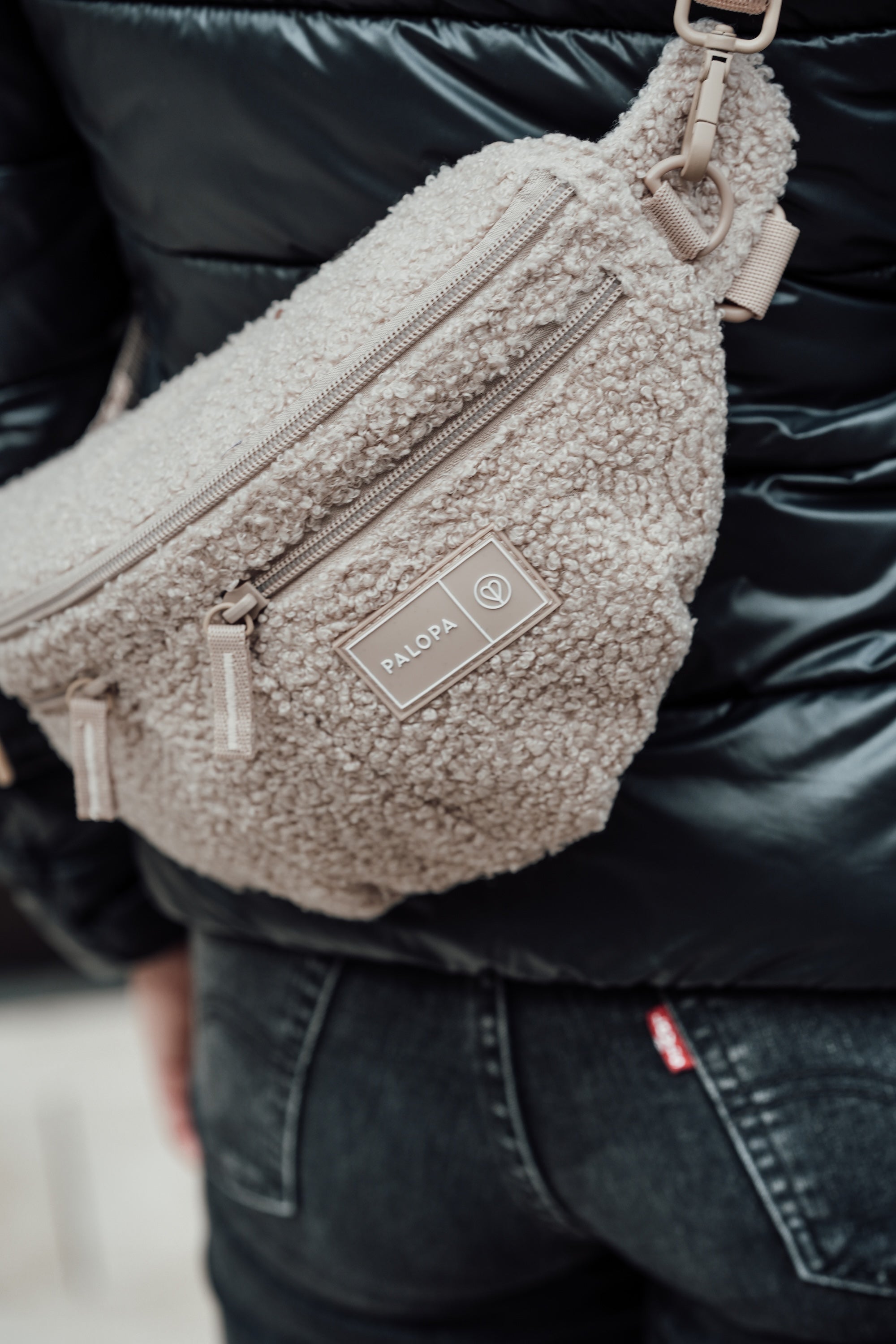 PALOPA Hunde Leckerlibeutel Emma Teddy Fleece Crossbody Bag zum Gassigehen