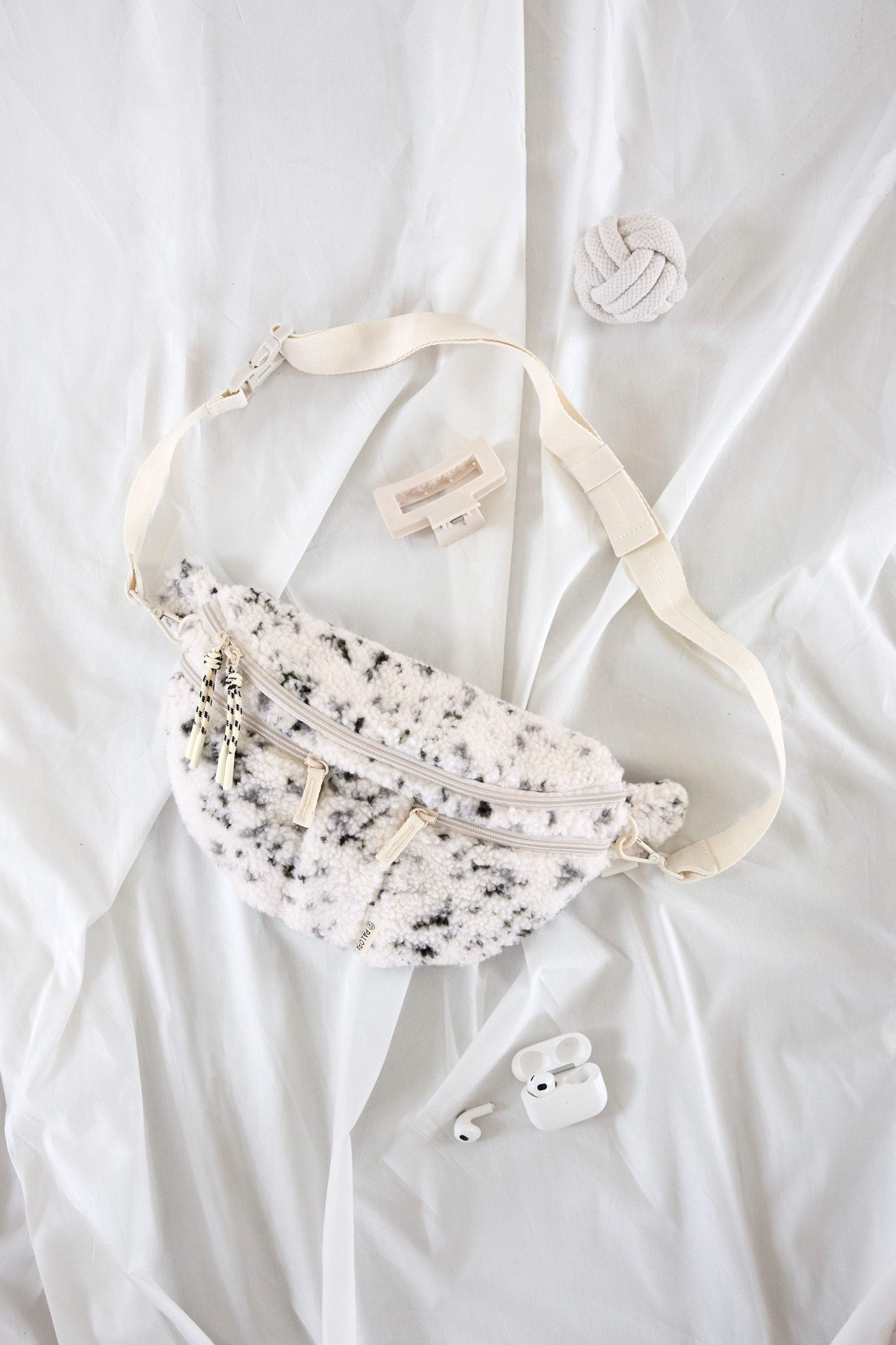 PALOPA Hunde Leckerlibeutel Emma Teddy-Fleece Speckled Creme Teddy Tasche