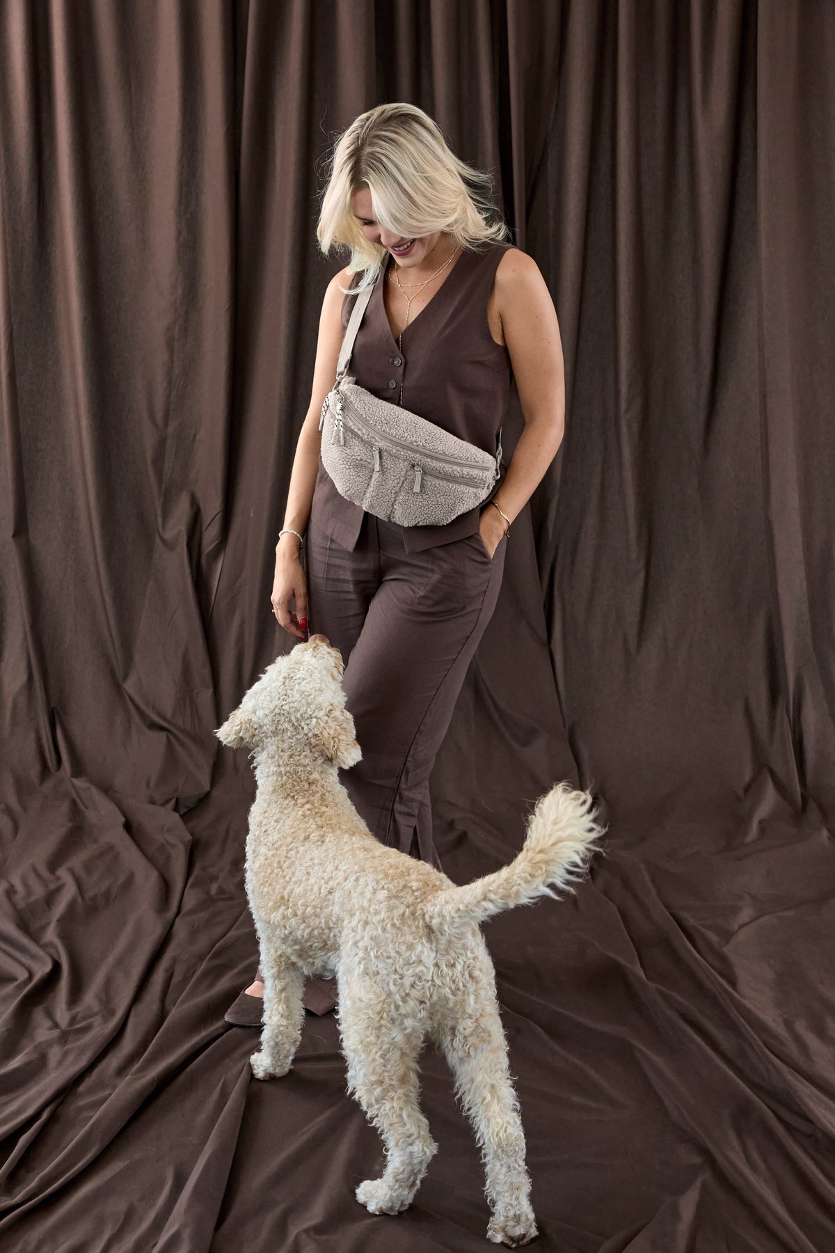 PALOPA Hunde Leckerlibeutel Emma Teddy-Fleece Taupe Hundetasche Hundetraining