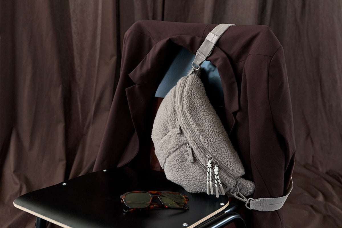 PALOPA Hunde Leckerlibeutel Emma Teddy-Fleece Taupe Kotbeutelspender