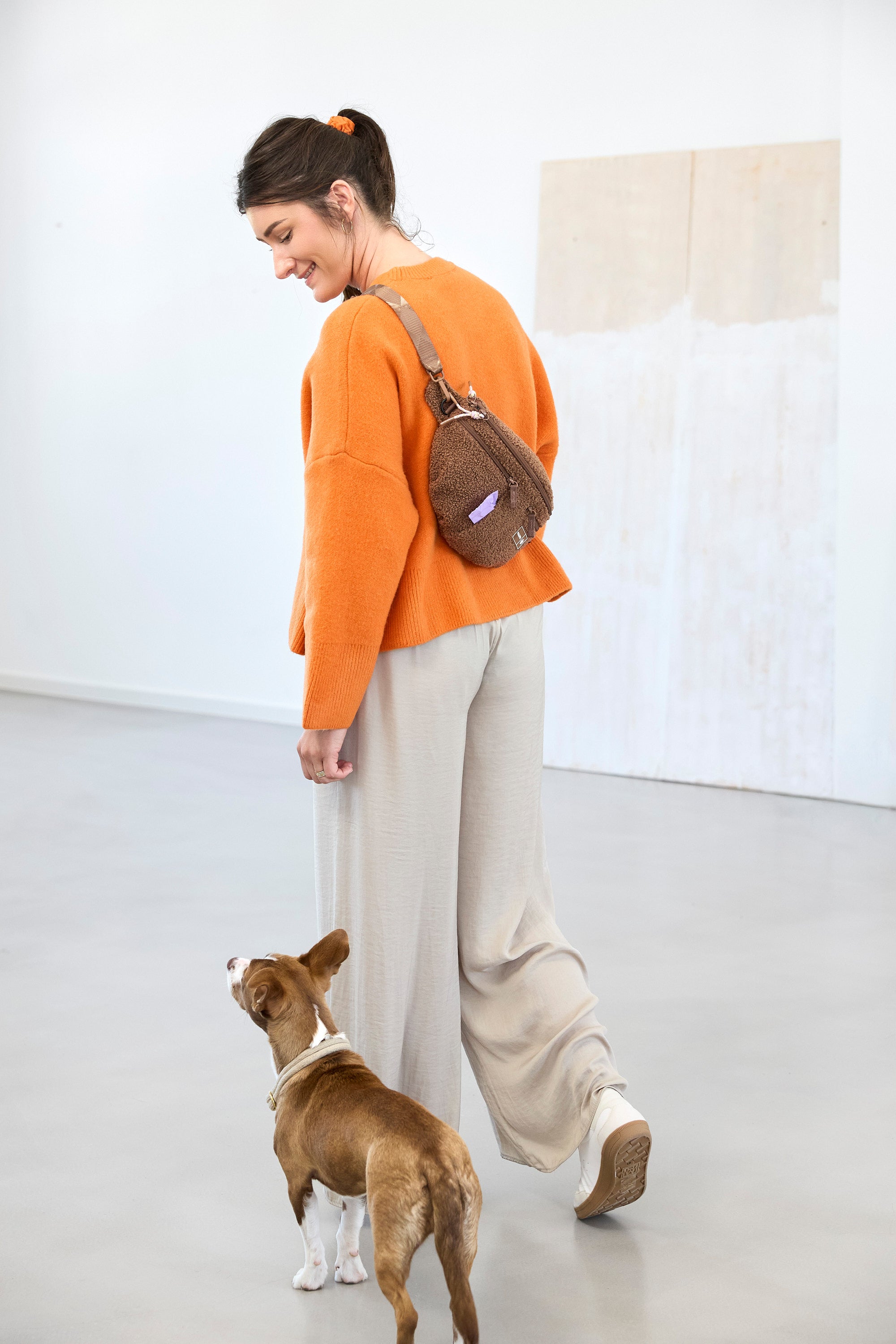 PALOPA Hunde Leckerlibeutel Teddy-Fleece Brown - Limited Edition Gassitasche zum Umhängen