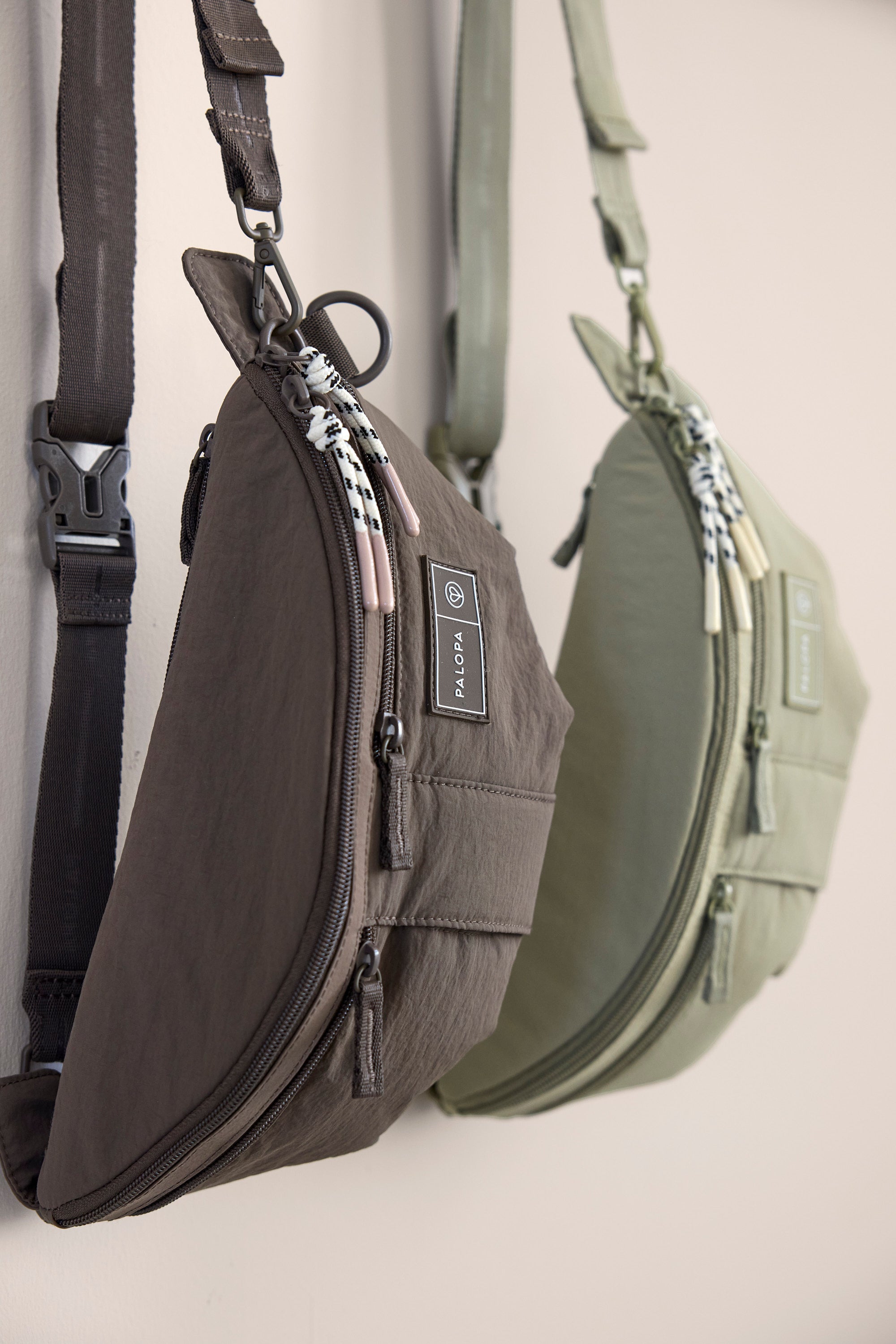 PALOPA Hunde Leckerlibeutel Emma Crinkled Pale Olive Leckerlitasche
