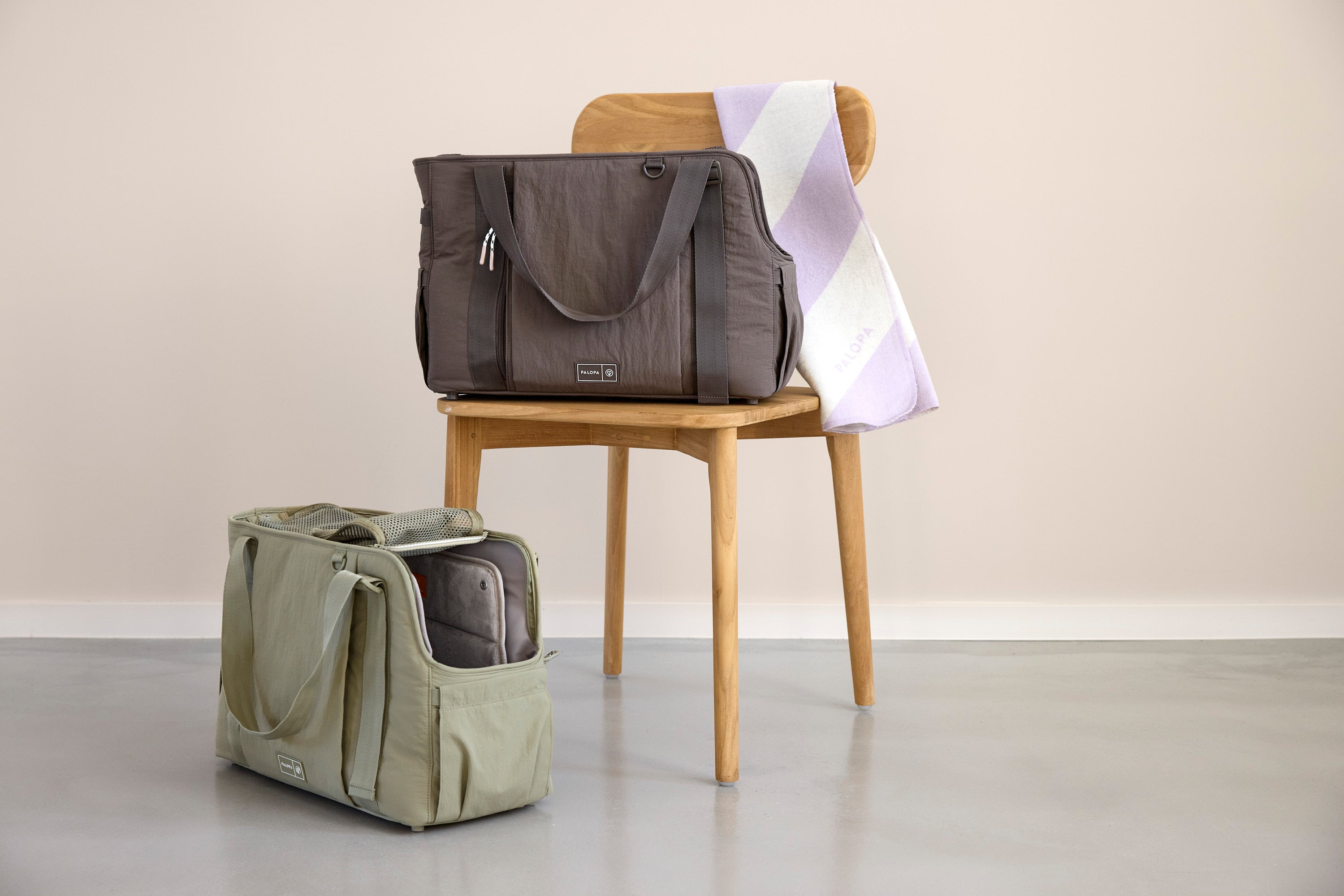 PALOPA Hundetragetasche Weda Crinkled Pale-Olive Chocoloate Hundetasche