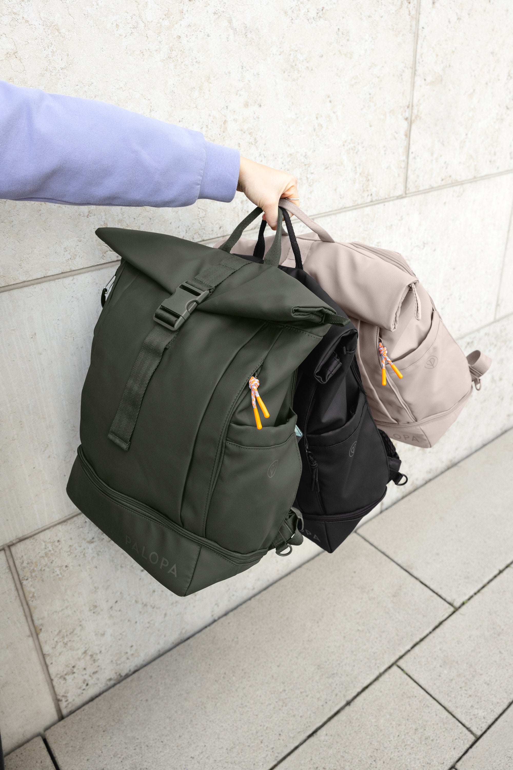PALOPA Rucksack Rolltop Yoska Schwarz Reisen mit Hund Rucksack 
