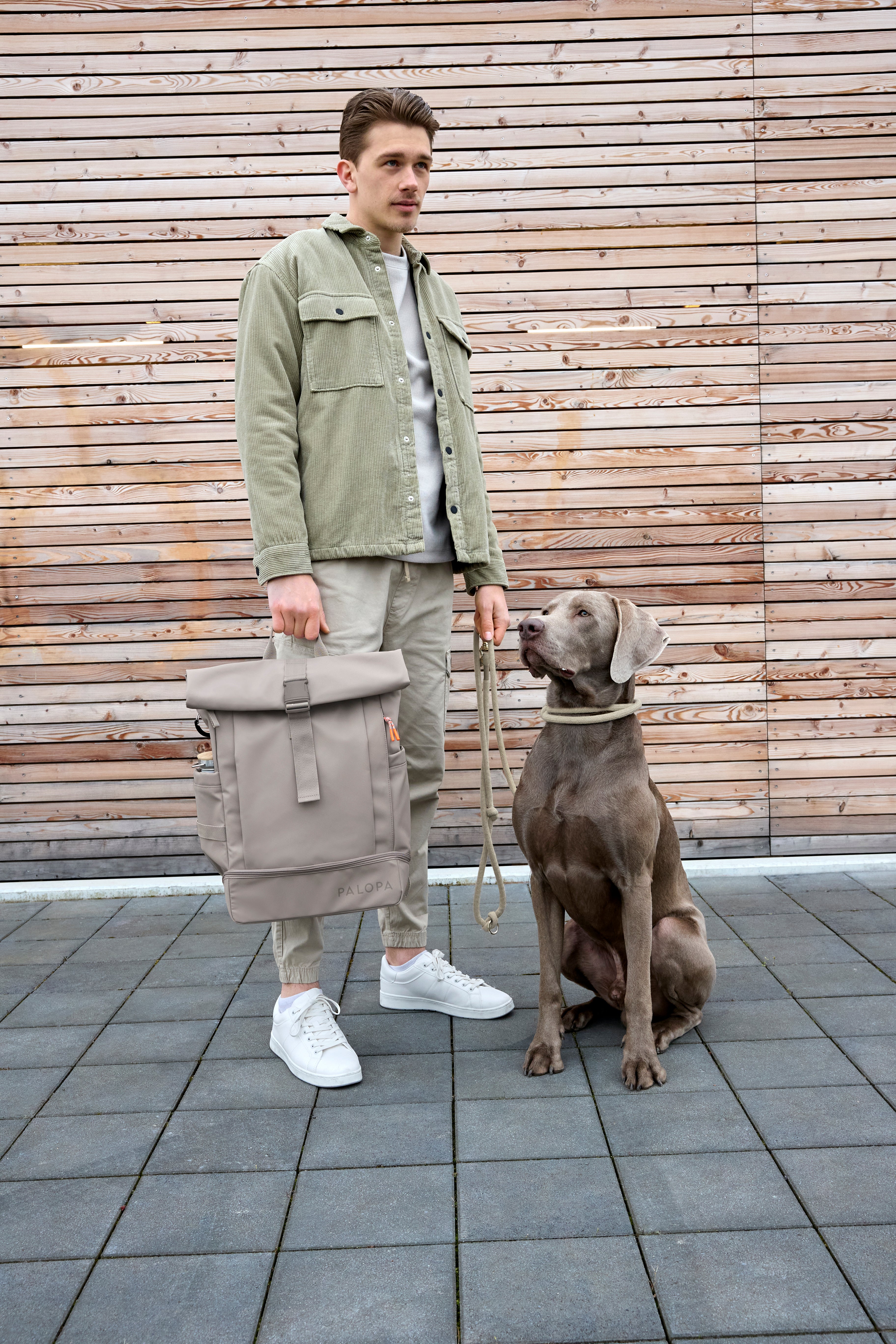 PALOPA Rucksack Rolltop Yoska Taupe Ausflug mit Hund