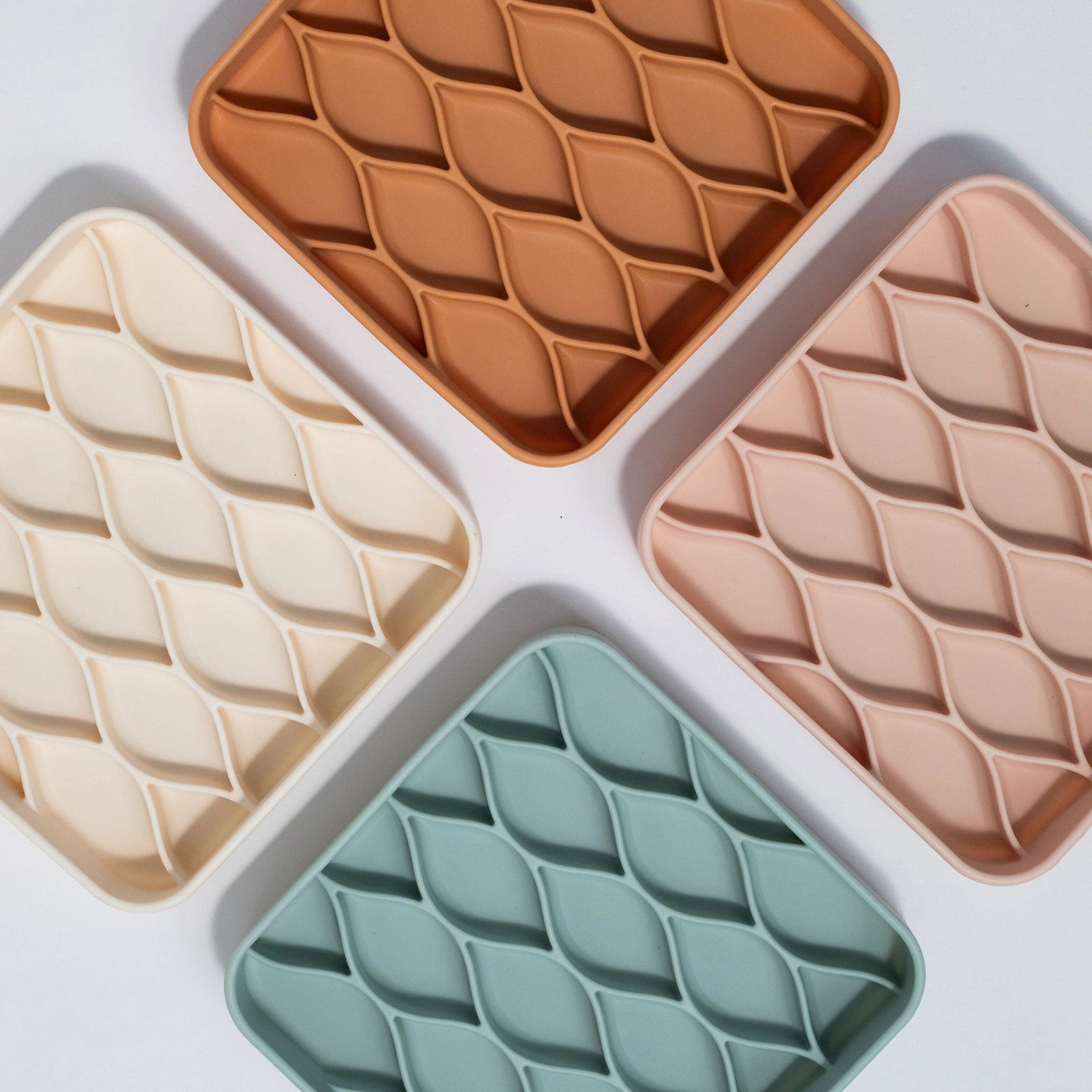 dogged Argyle Beschäftigungsspielzeug Creme Nude Graugrün Schleckspielzeug für Hunde Anti-Schling-Napf für Hunde