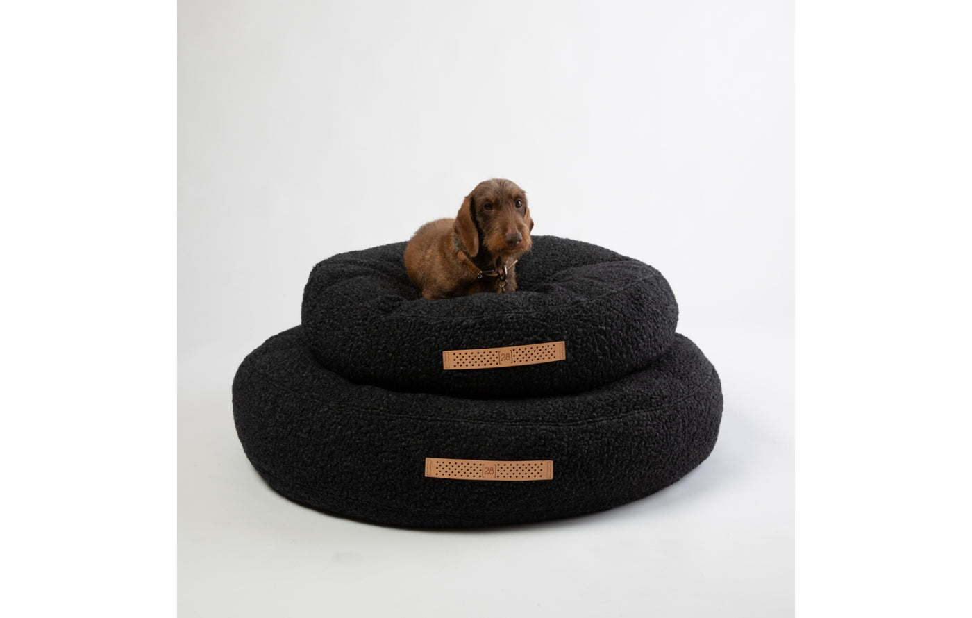 2.8 duepuntootto Fulvio Boucle Wool Dog Cushion Charcoal flauschiges Hundebett